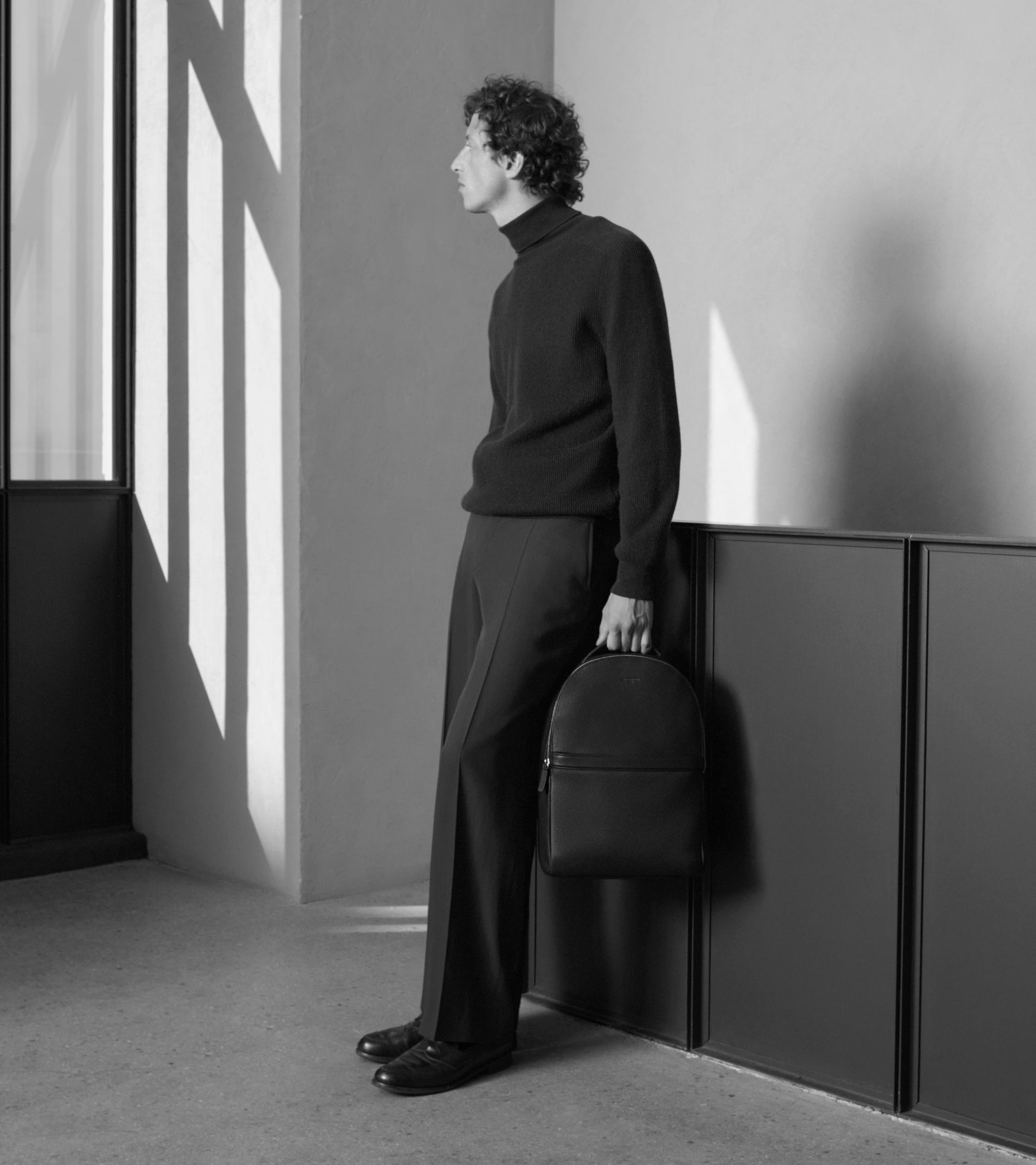 Mochila con cremallera Charles en cuero granulado.