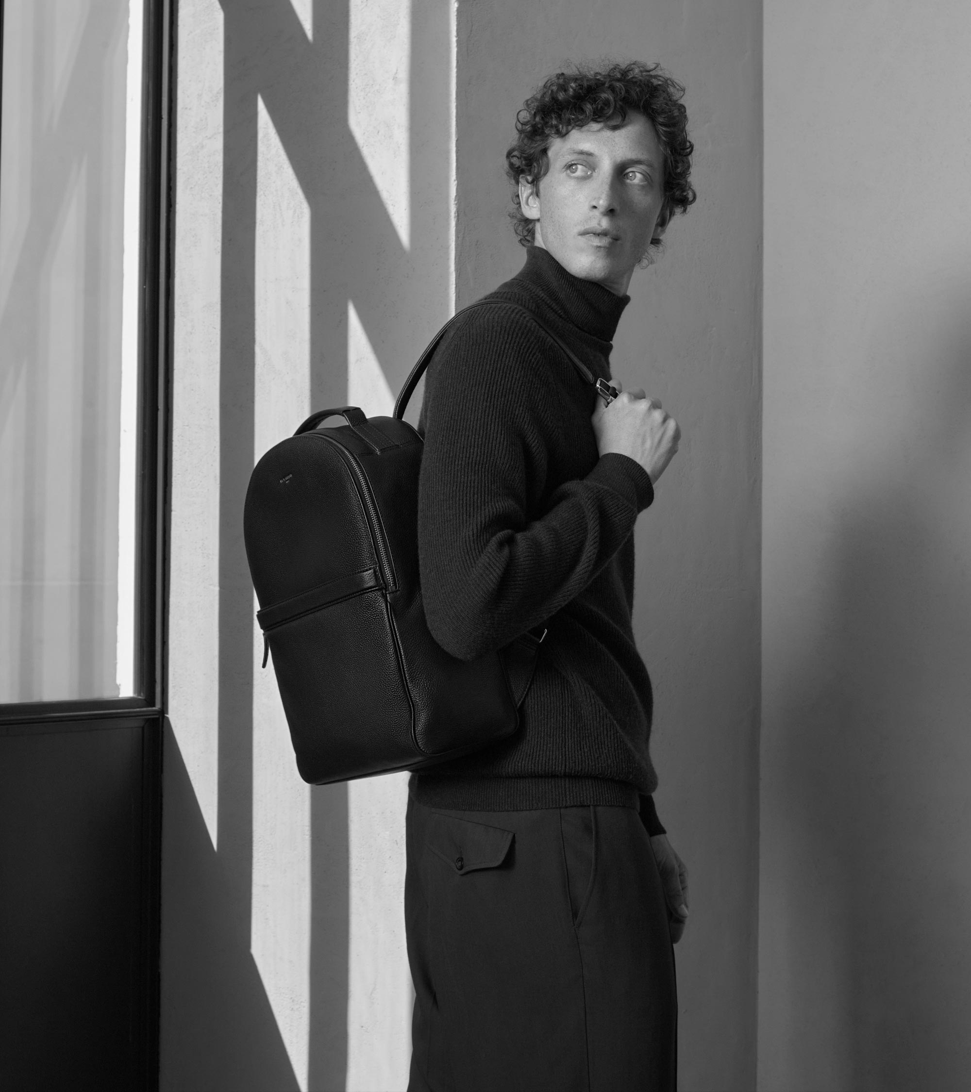 Mochila con cremallera Charles en cuero granulado.