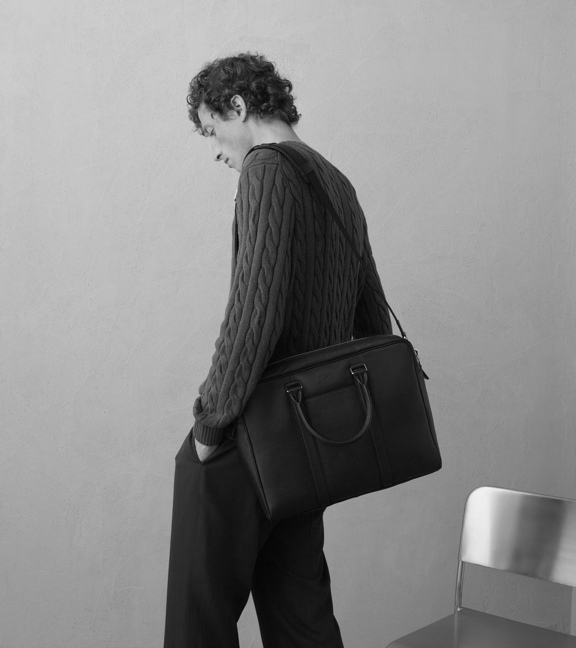 Porta documentos de 15 Charles en cuero granulado tamaño mediano