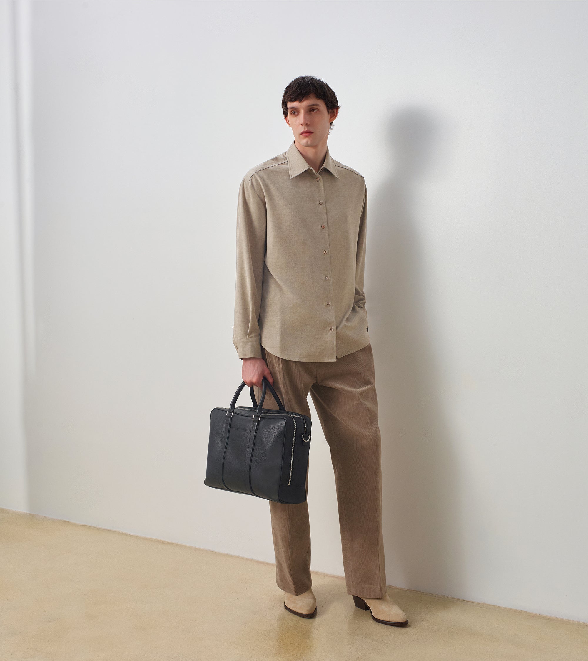 Portadocumentos de 17 Charles en cuero granulado con 2 bolsillos con cremallera