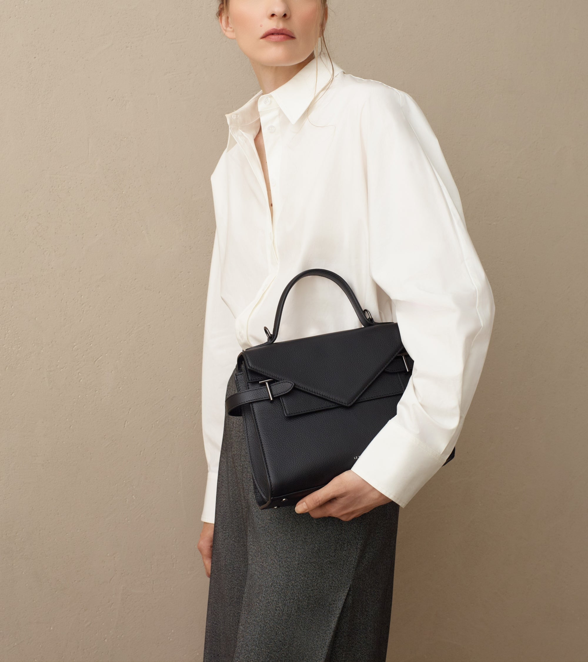 Bolso de mano mediano Emilie de piel texturizada con doble solapa