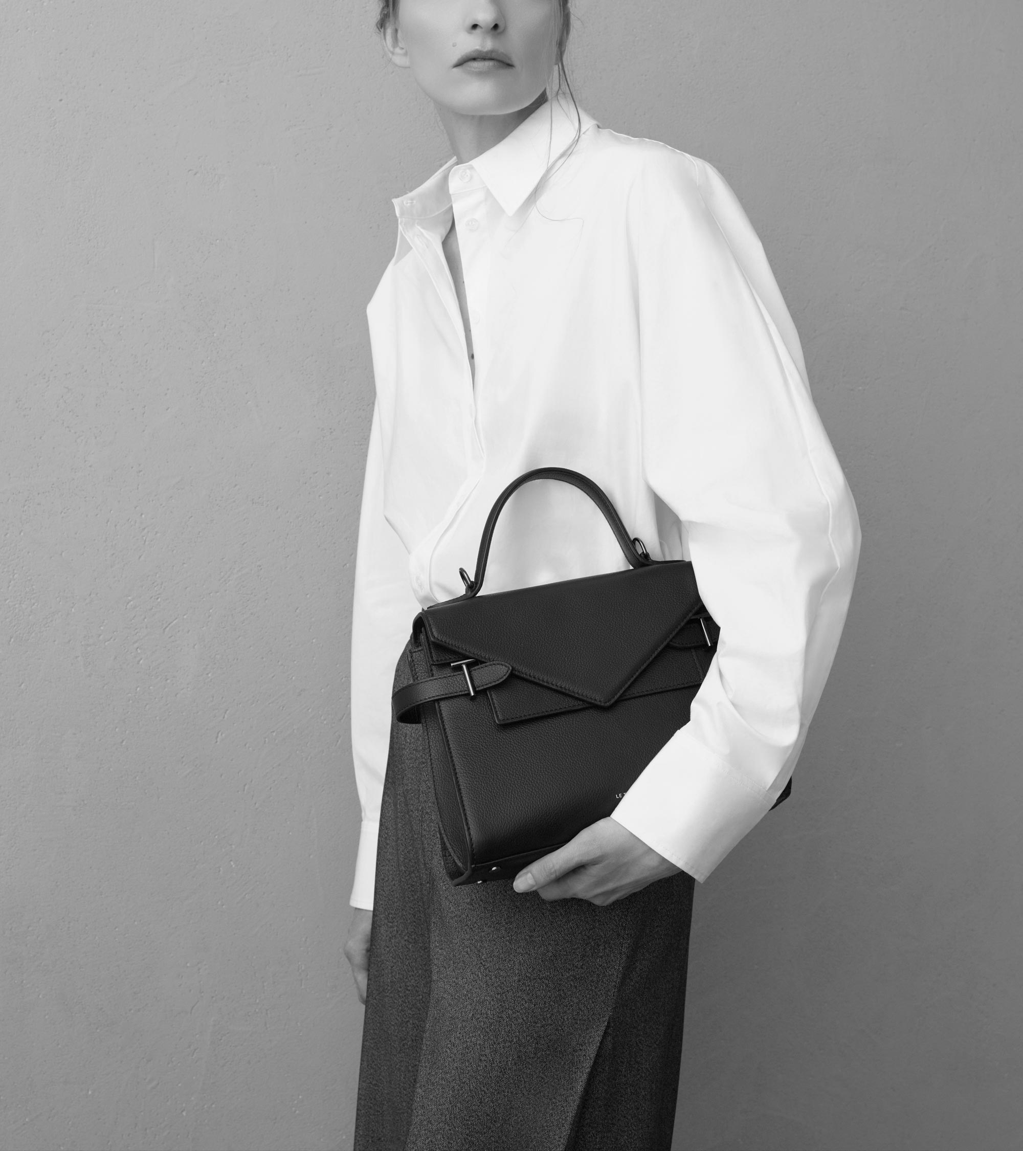 Bolso de mano mediano Emilie de piel texturizada con doble solapa