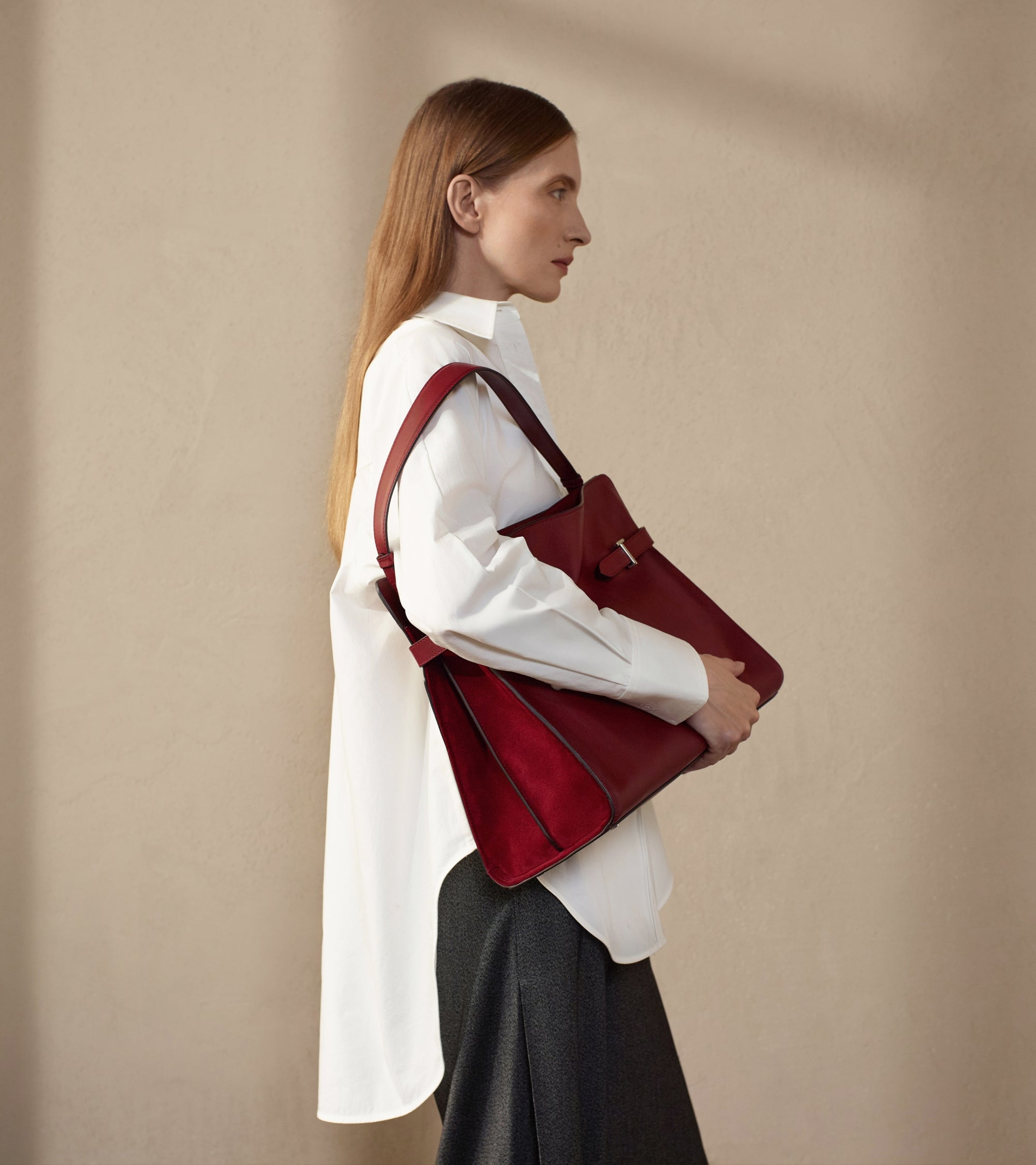 Bolsa de hombro modelo maxi Emie en cuero liso y nobuk