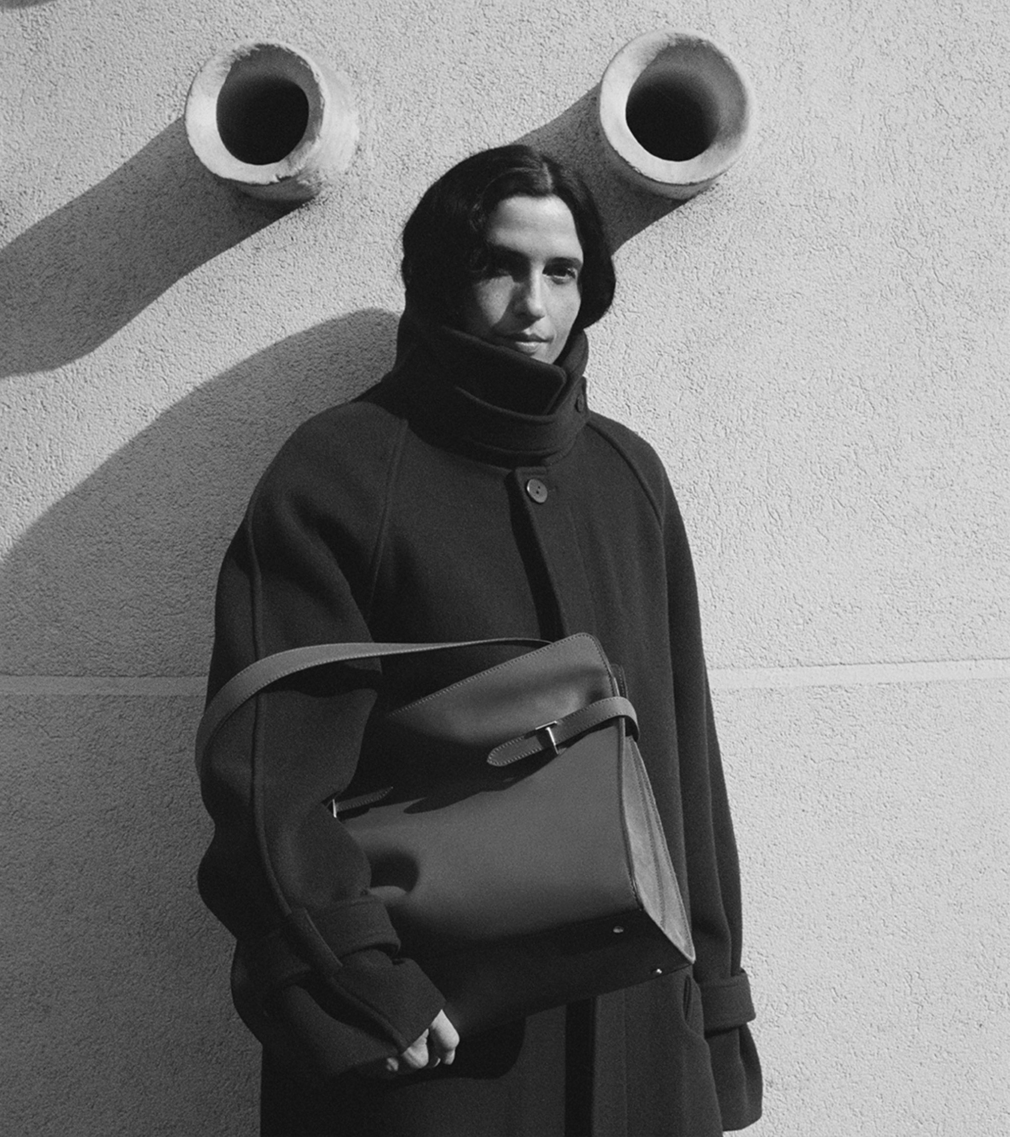 Bolsa de hombro modelo maxi Emie en cuero liso y nobuk