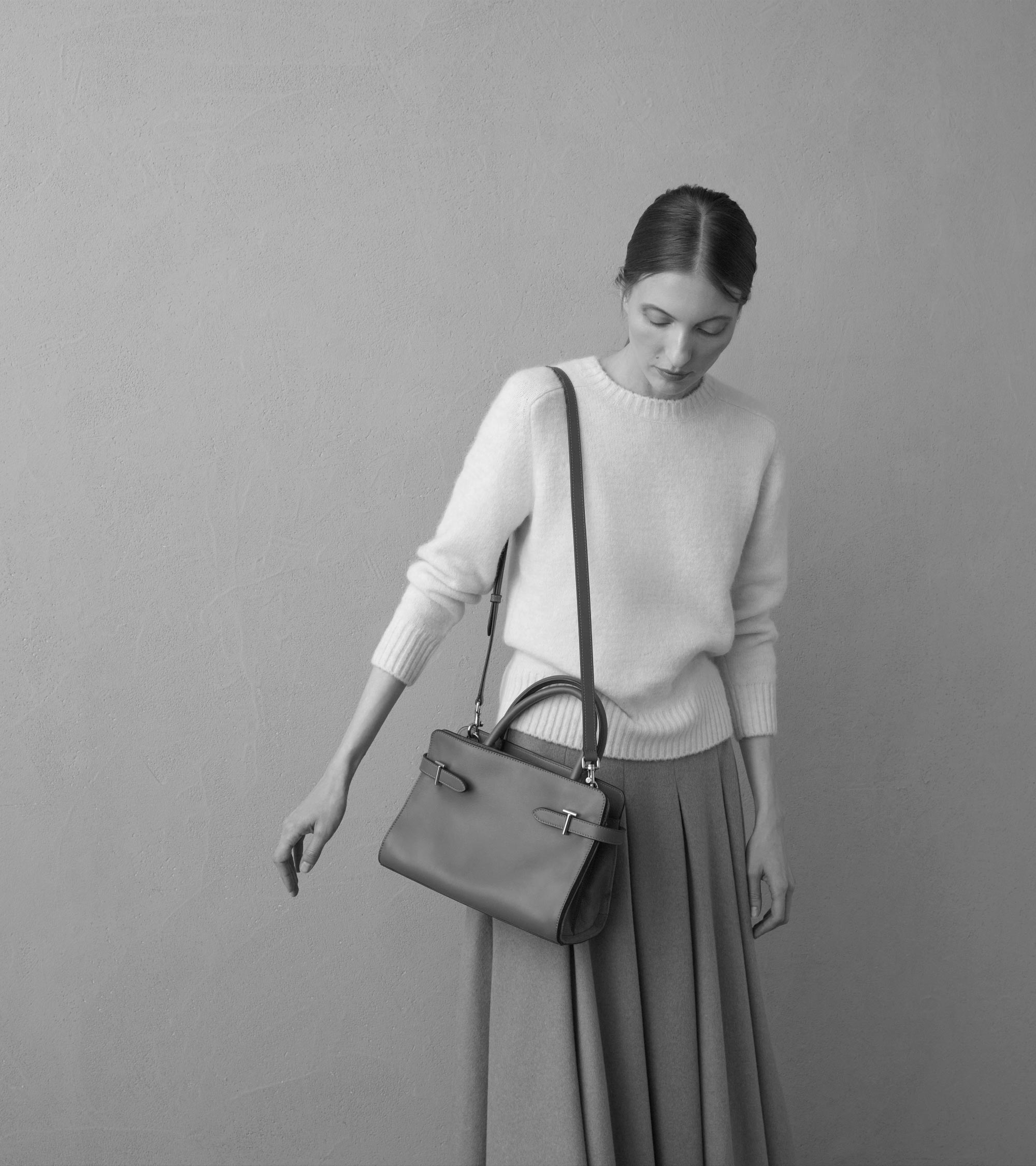 Bolso mediano modelo Emie de piel granulada y nobuk