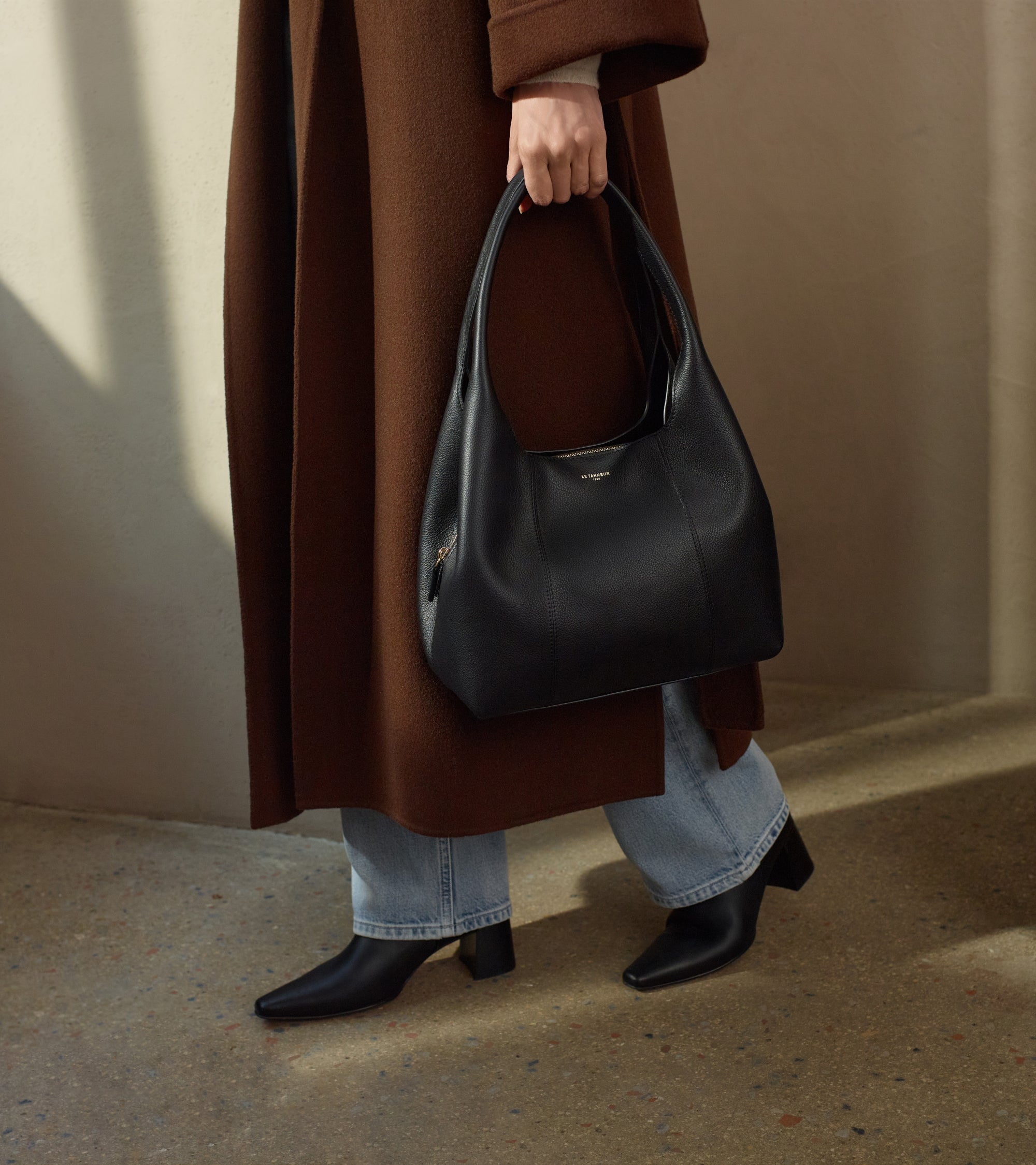 Medium Juliette pebbled leather shoulder bag