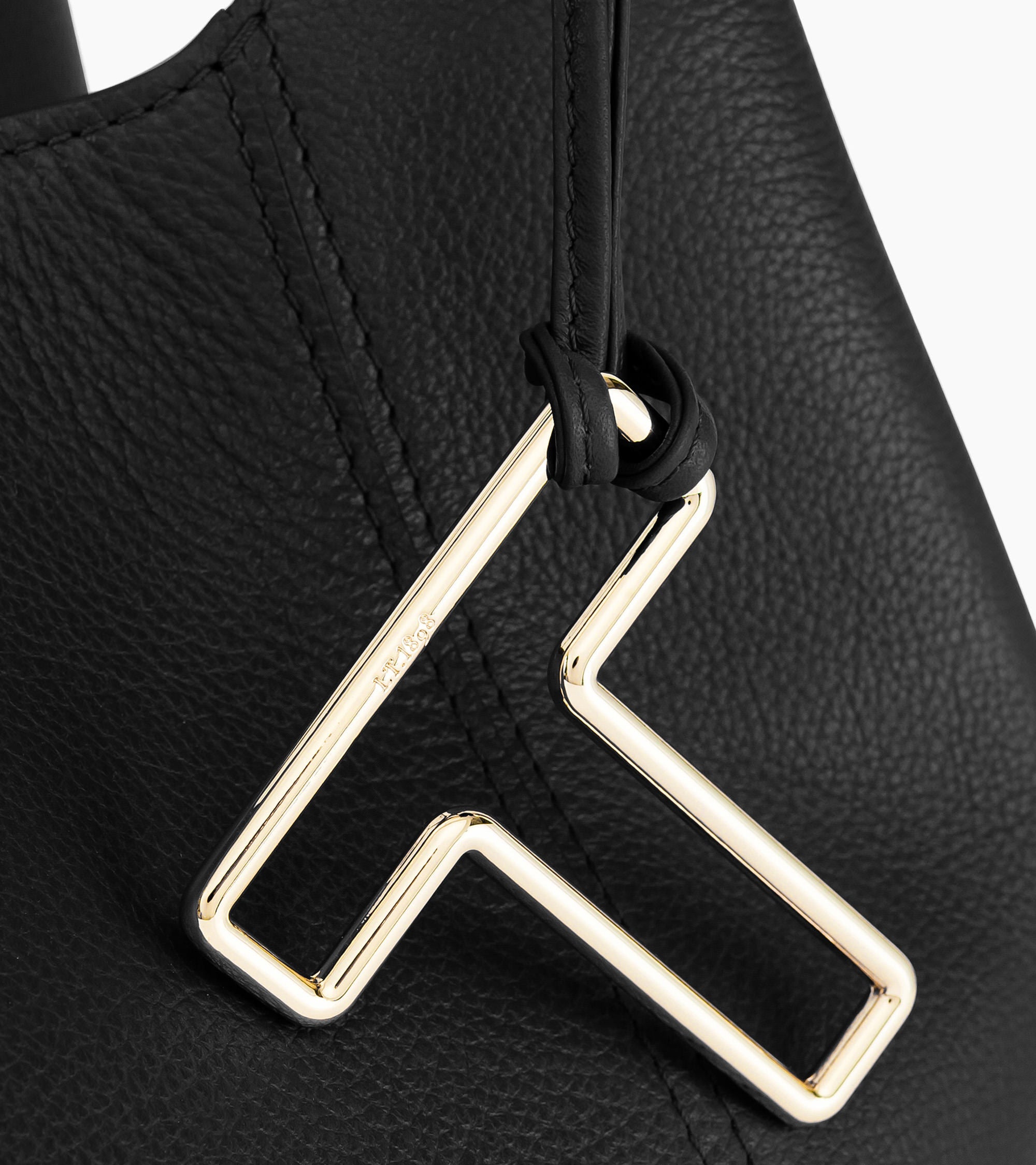 Bolso mediano Juliette de piel texturizada para llevar del hombro