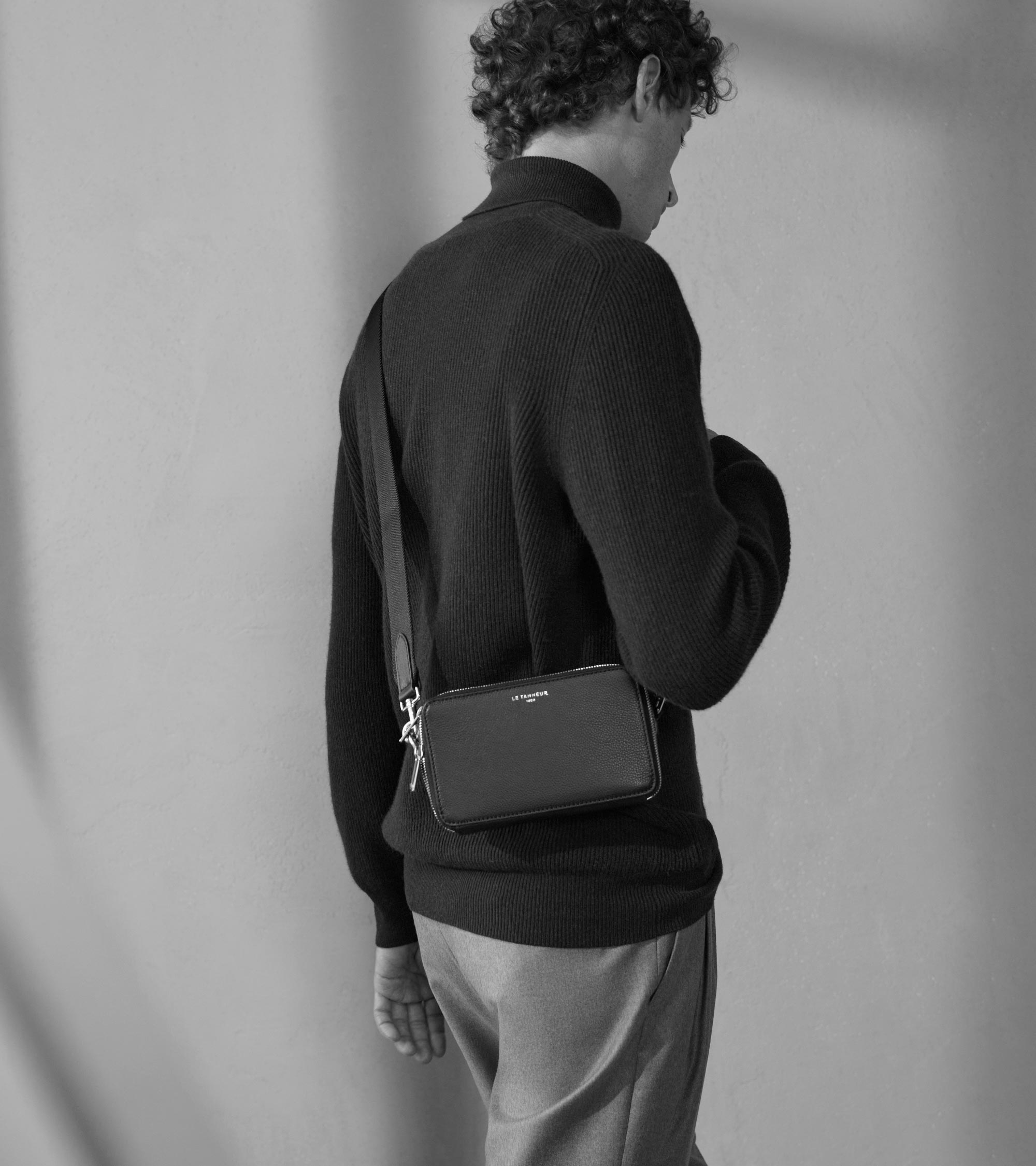 Pequeño bolso bandolera Emile con 2 compartimentos en cuero granulado