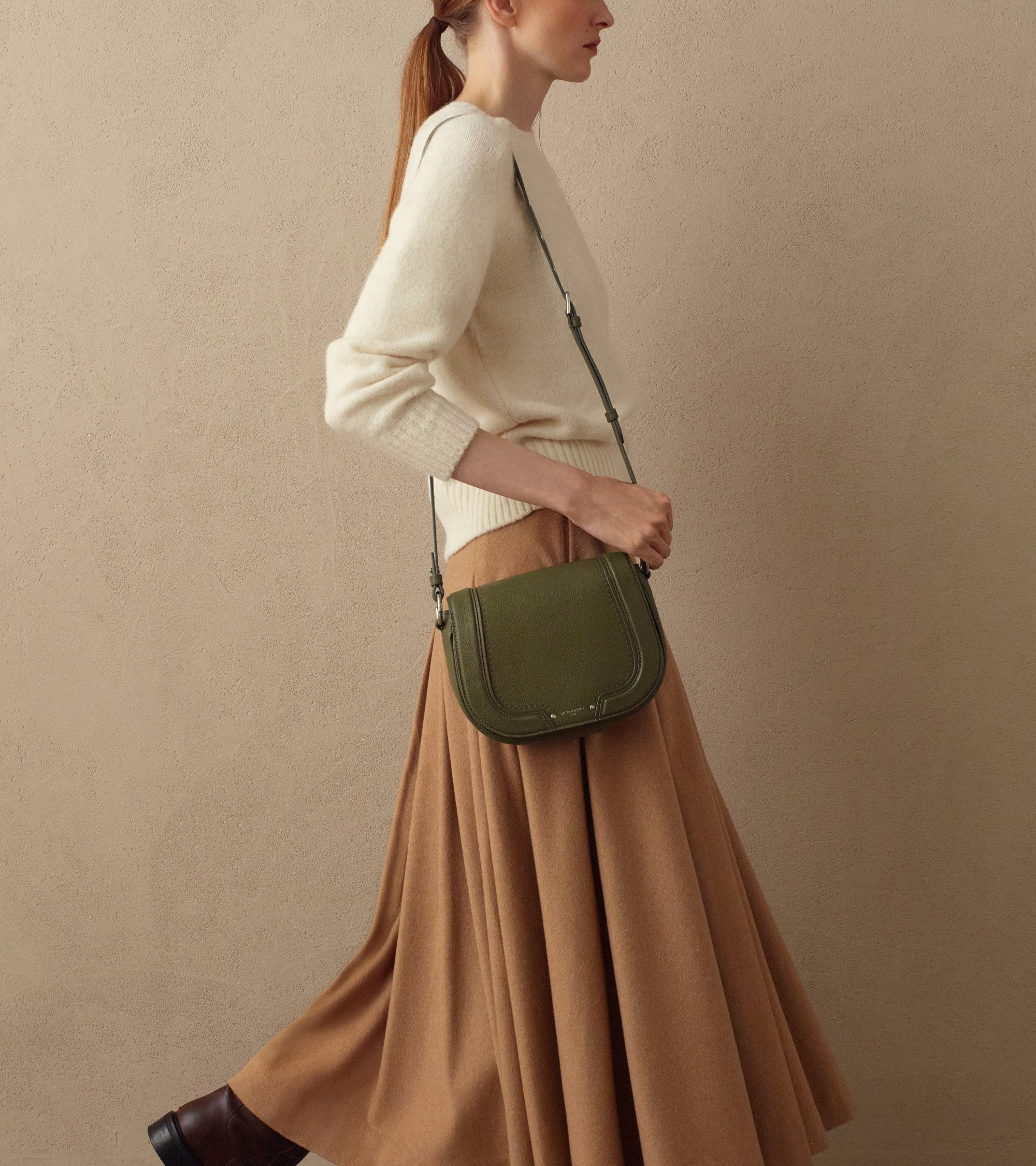 Bolso bandolera mediano modelo Ella de cuero granulado