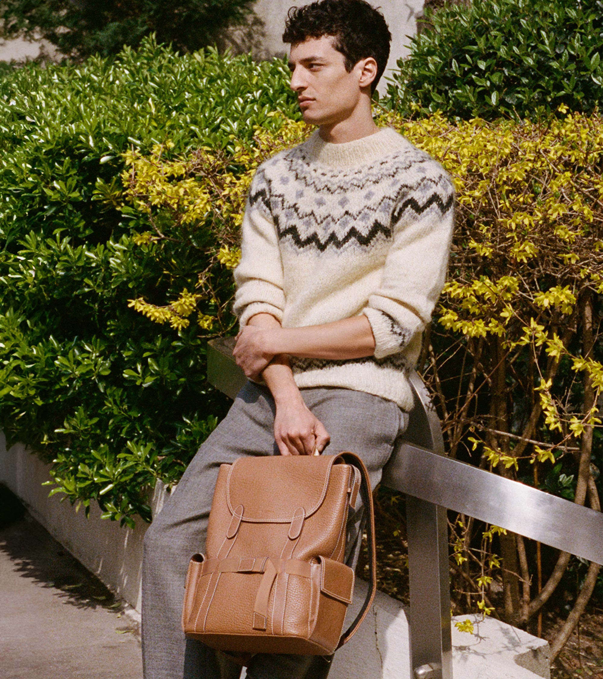 Mochila con solapa Noah de cuero de búfalo y cuero liso