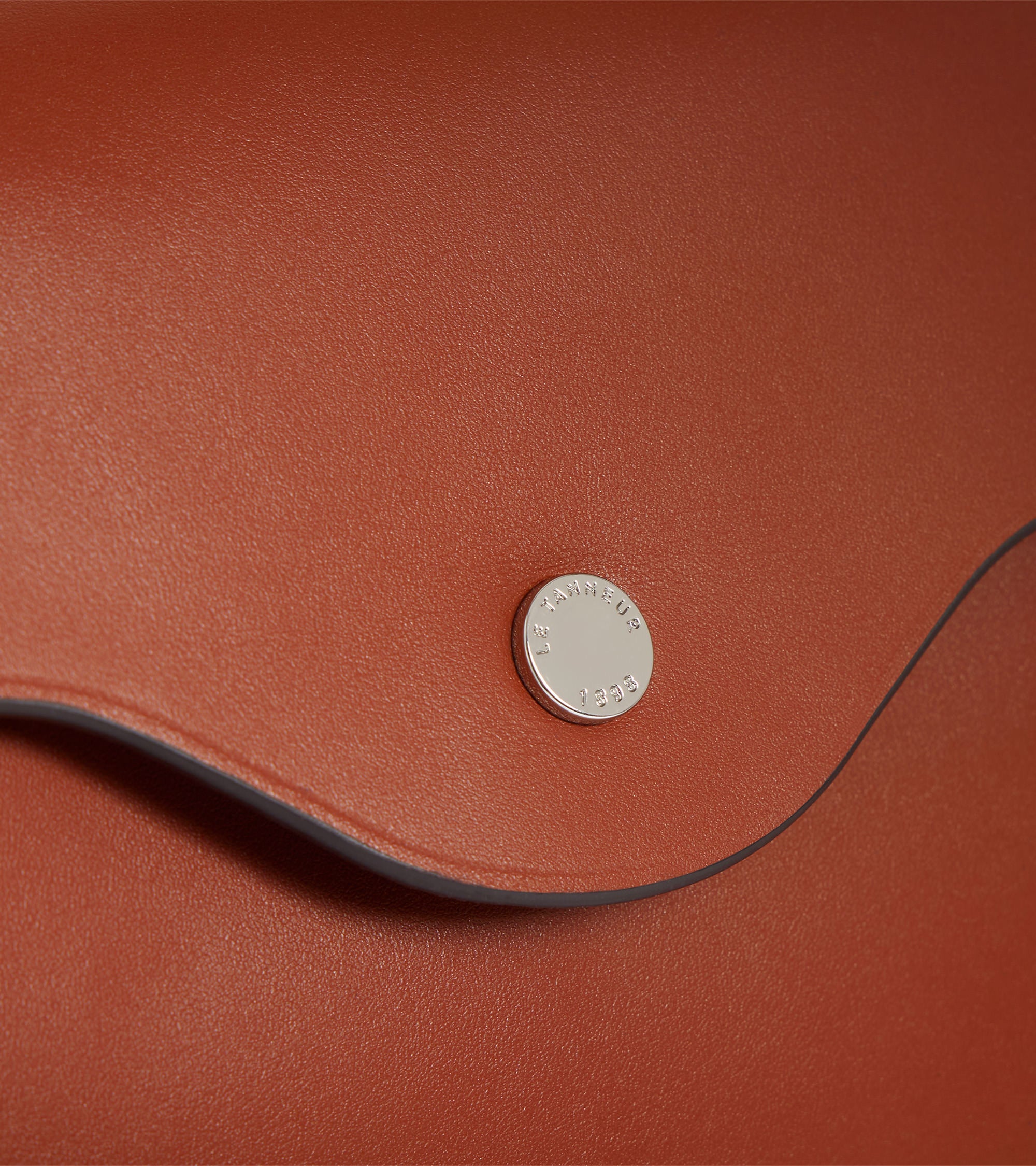 Bolso mediano modelo Sin Costuras de cuero liso