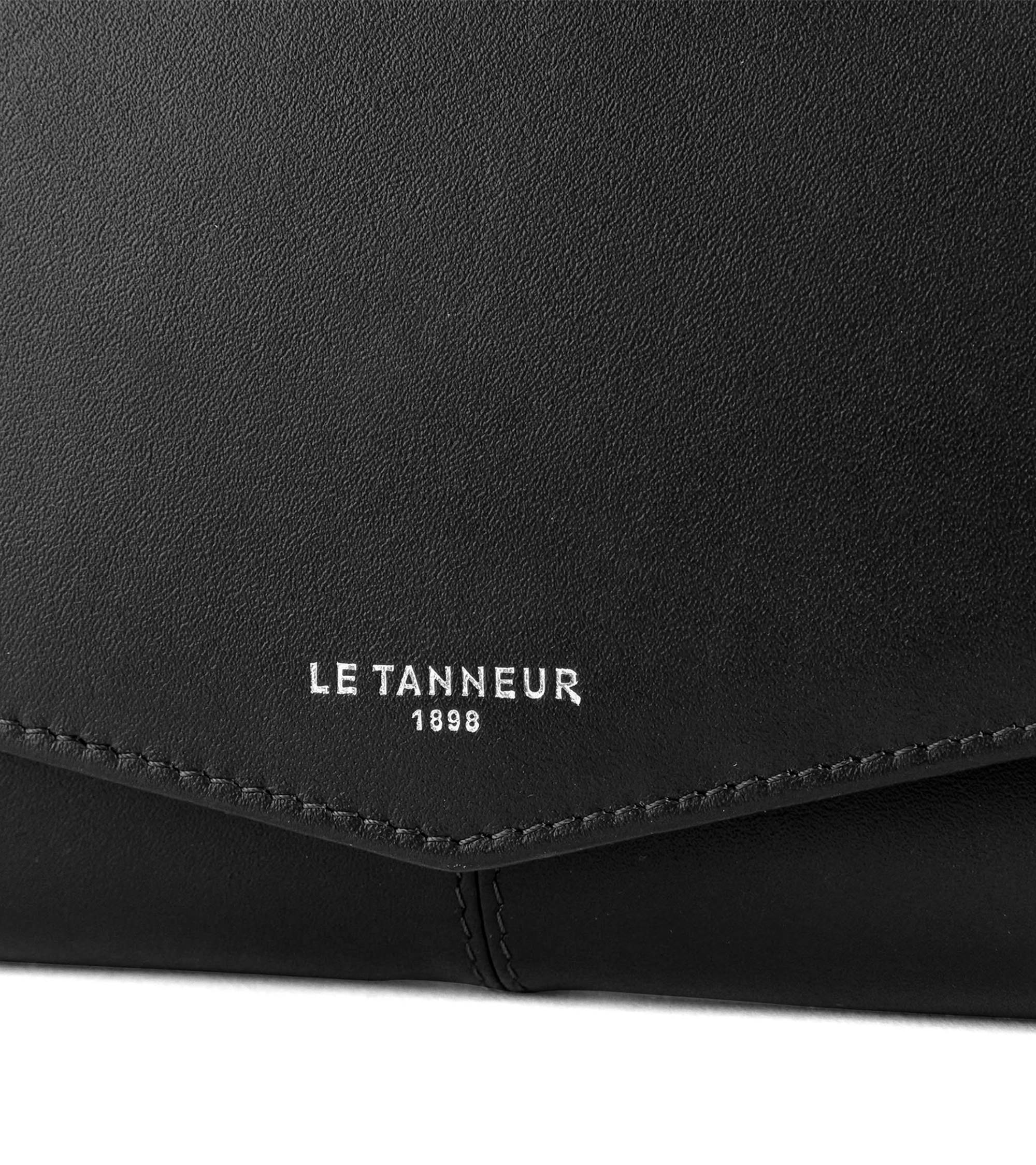 Billetera mediana modelo Charlotte en cuero liso