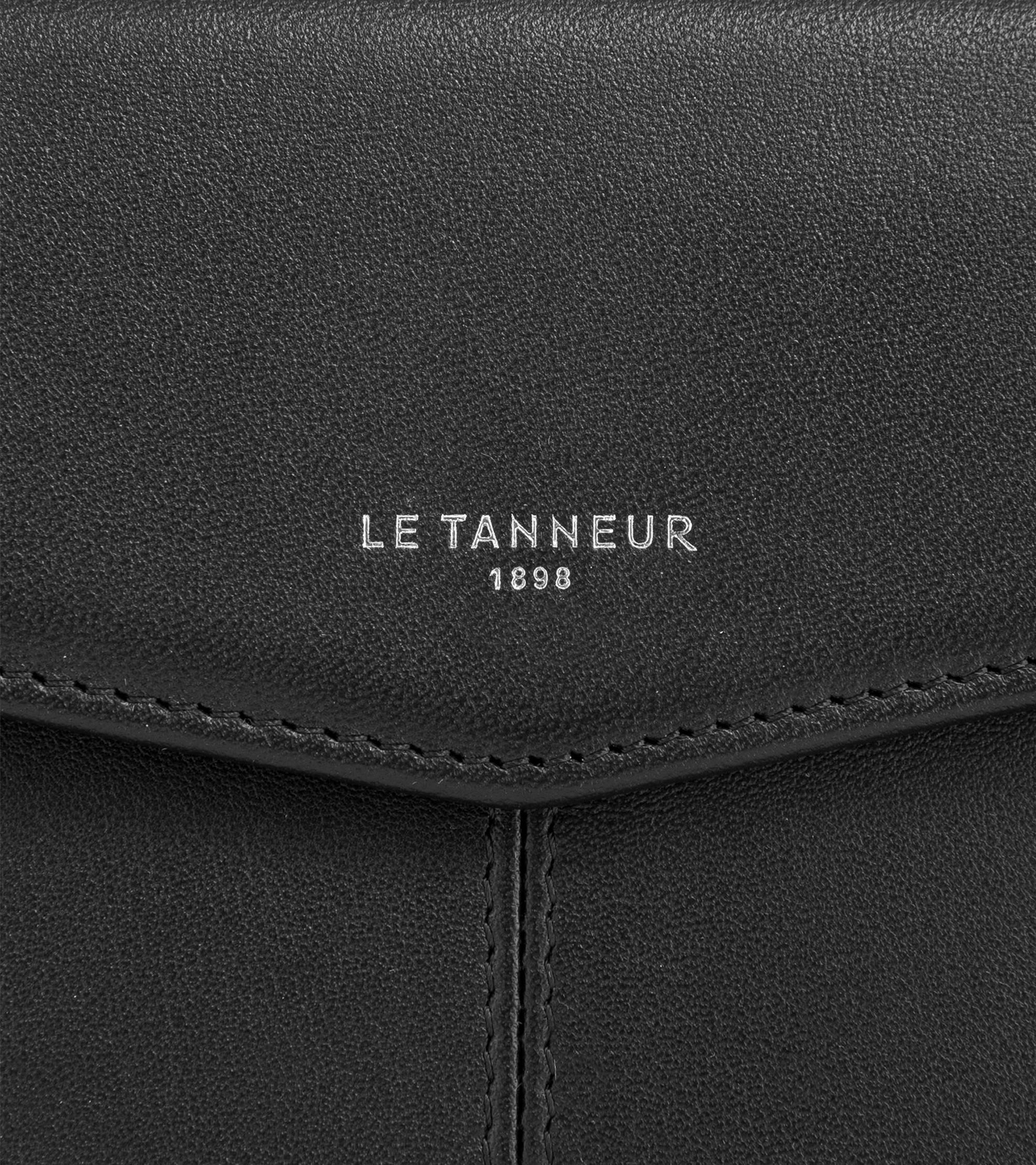 Bolso de mano tipo sobre mediano Charlotte de piel lisa