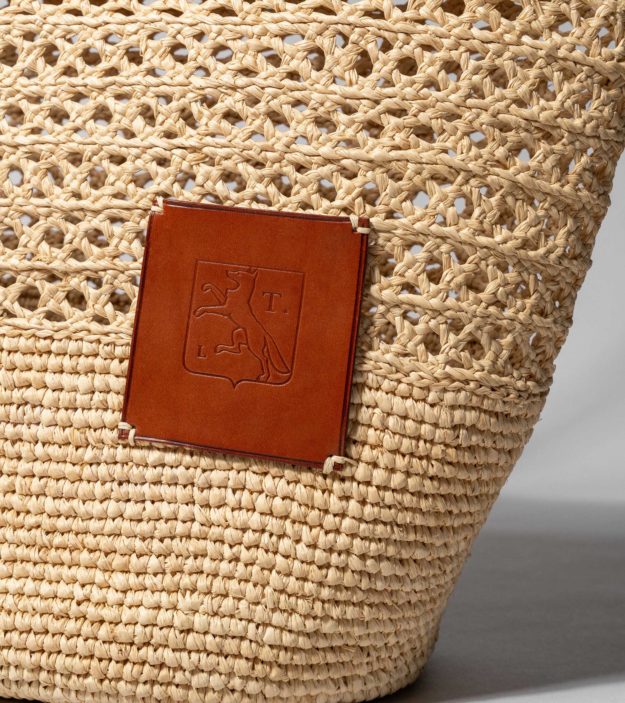 El bolso grande Nattier en rafia y cuero de origen vegetal