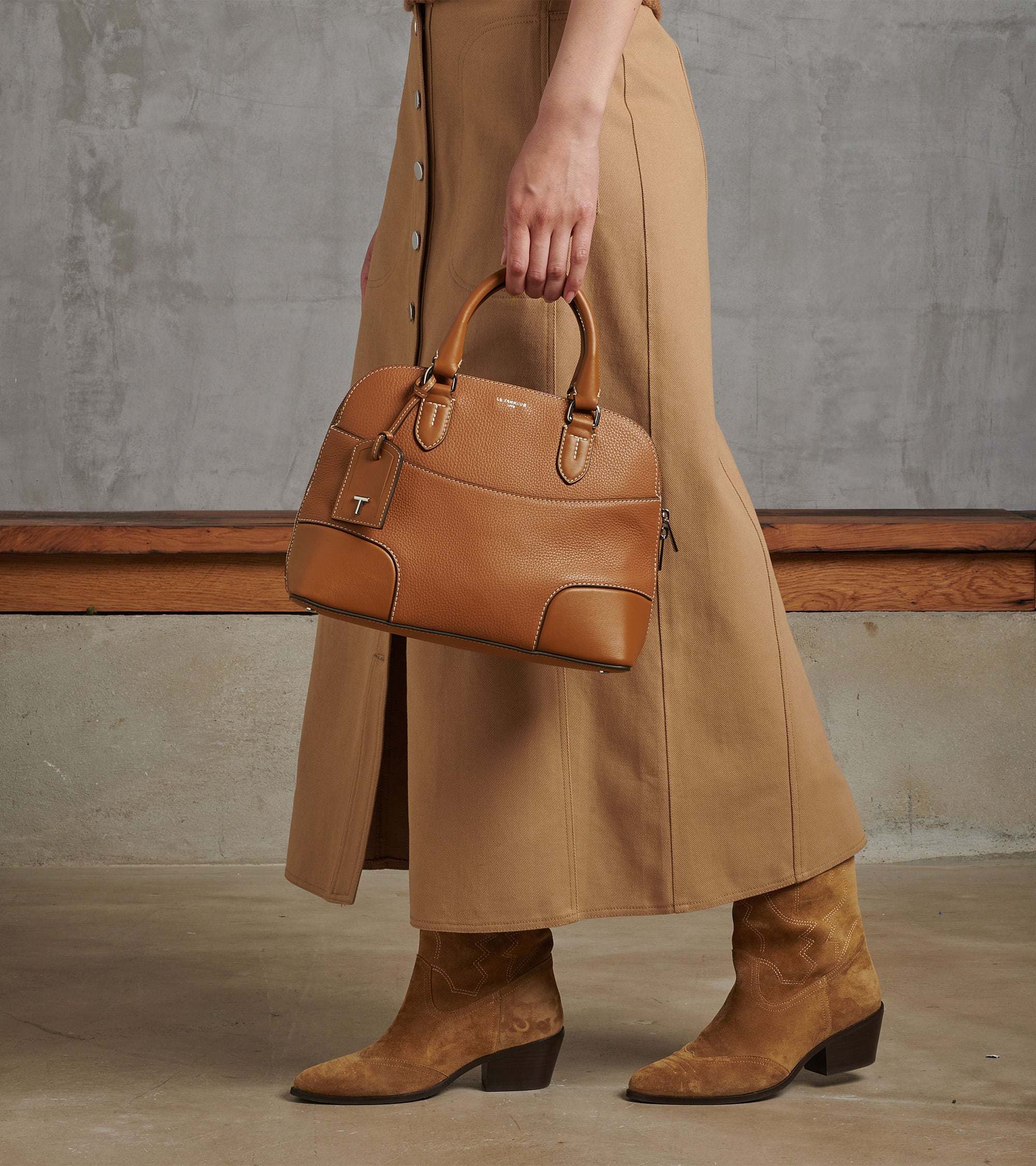 Bolso mediano Romy de cuero granulado y liso