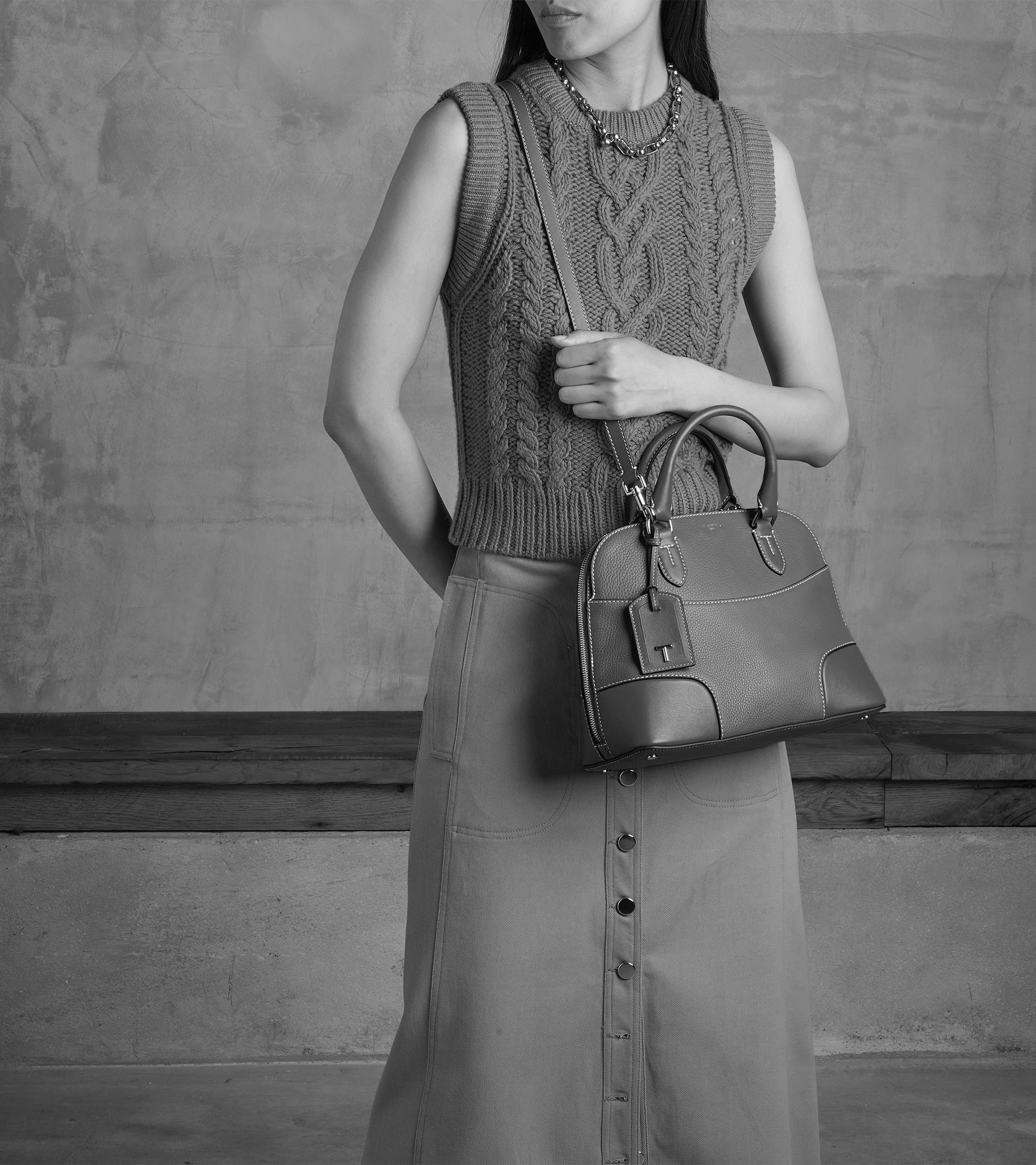 Bolso mediano Romy de cuero granulado y liso