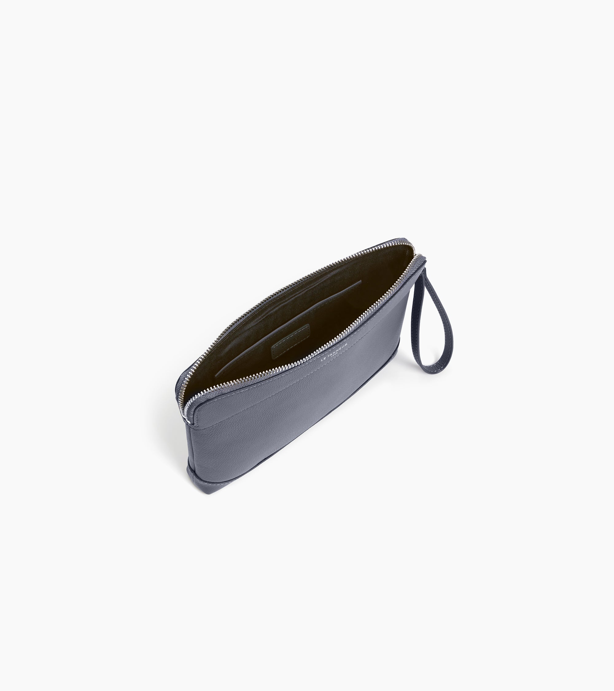Zipped pouch in grained leather