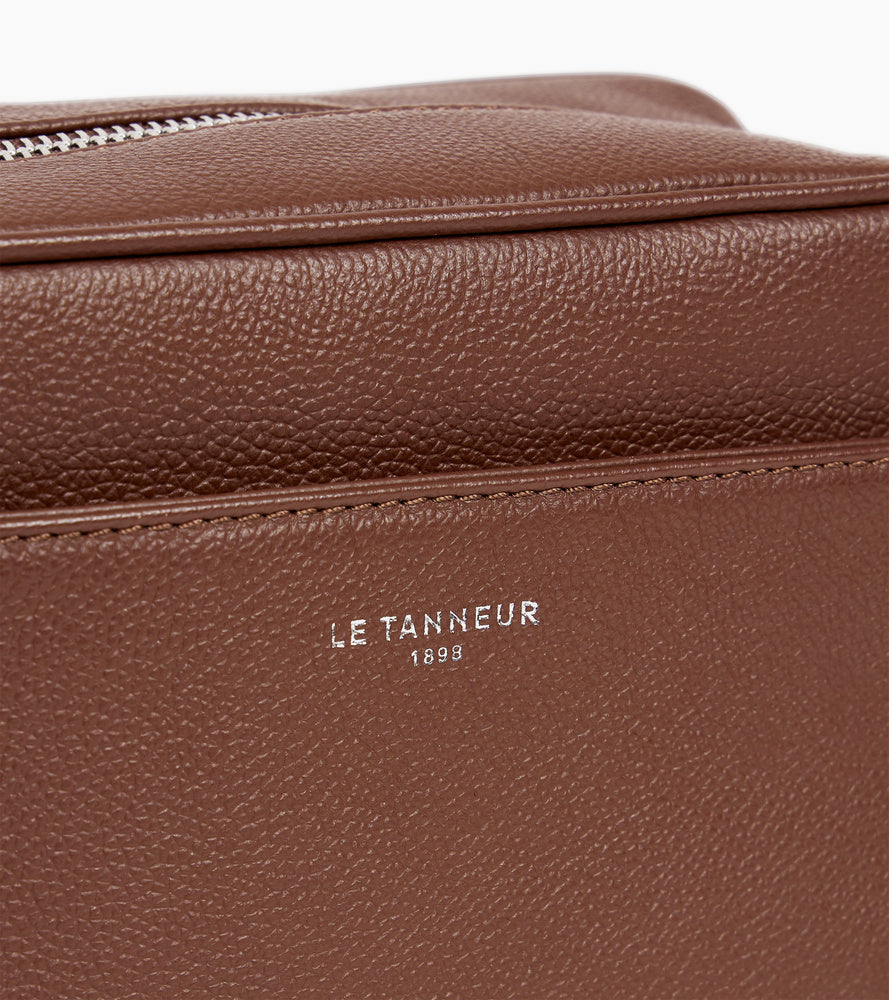 Toiletry bag in grained leather