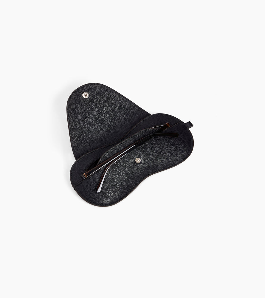 Glasses case with charms in grained leather