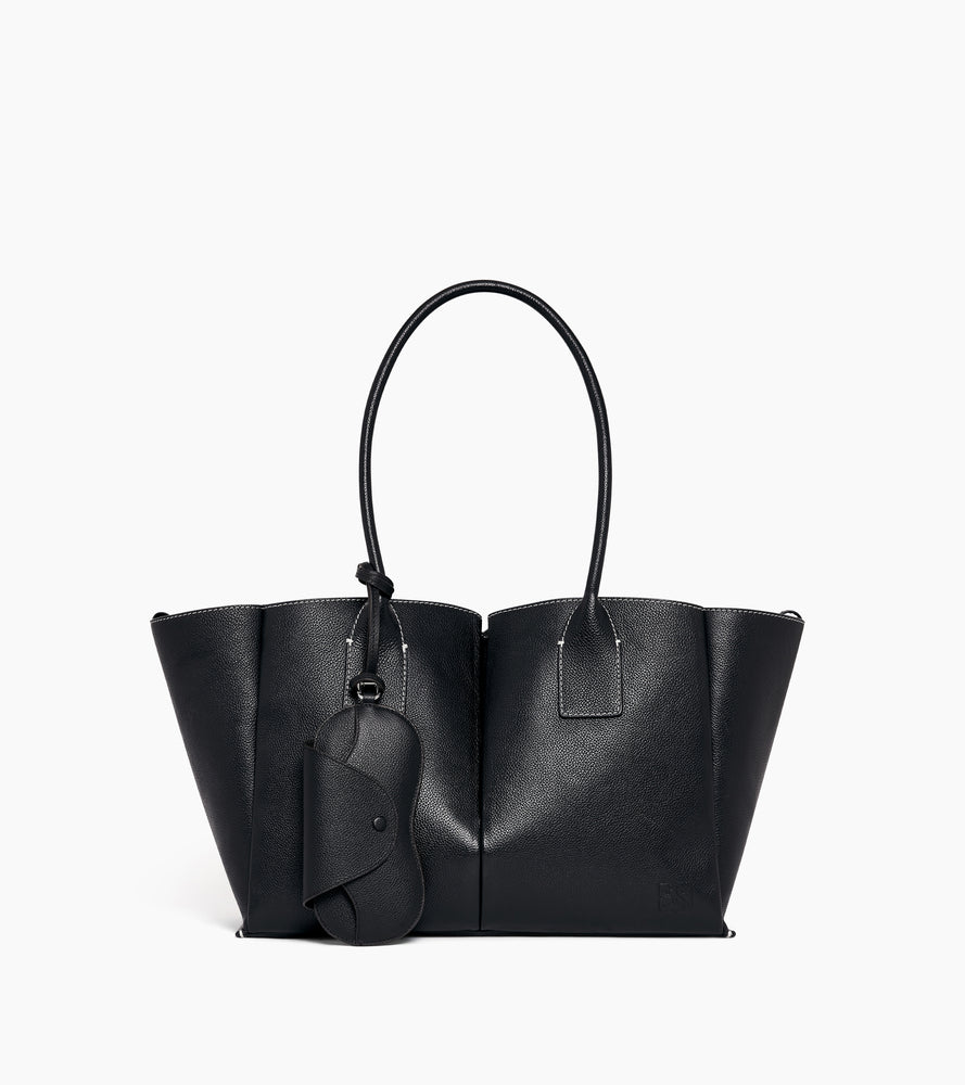 Brillenetui aus genarbtem Leder mit Charm