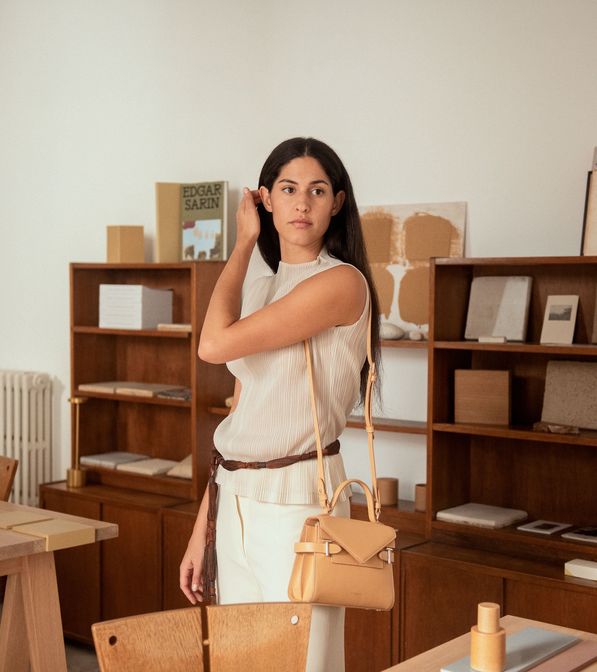 Kleine Handtasche Emilie aus genarbtem Leder mit Doppelklappe