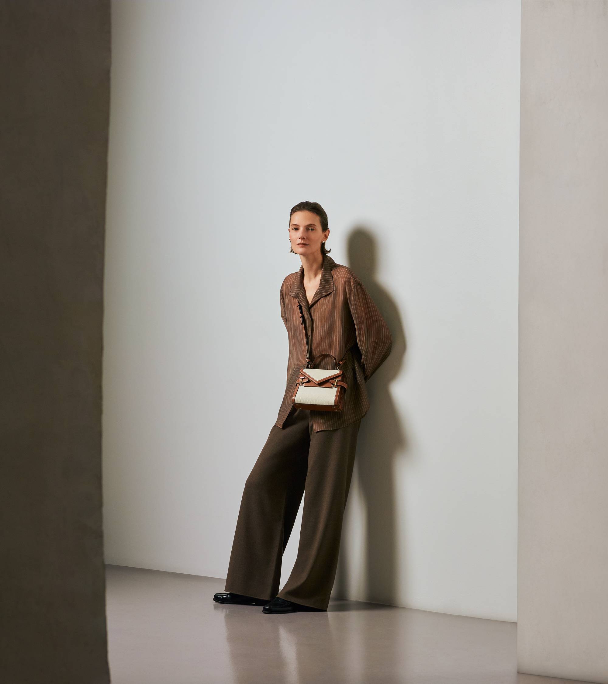 Kleine Handtasche Emilie mit doppeltem Umschlag, aus Canvas-Baumwolle und Glattleder