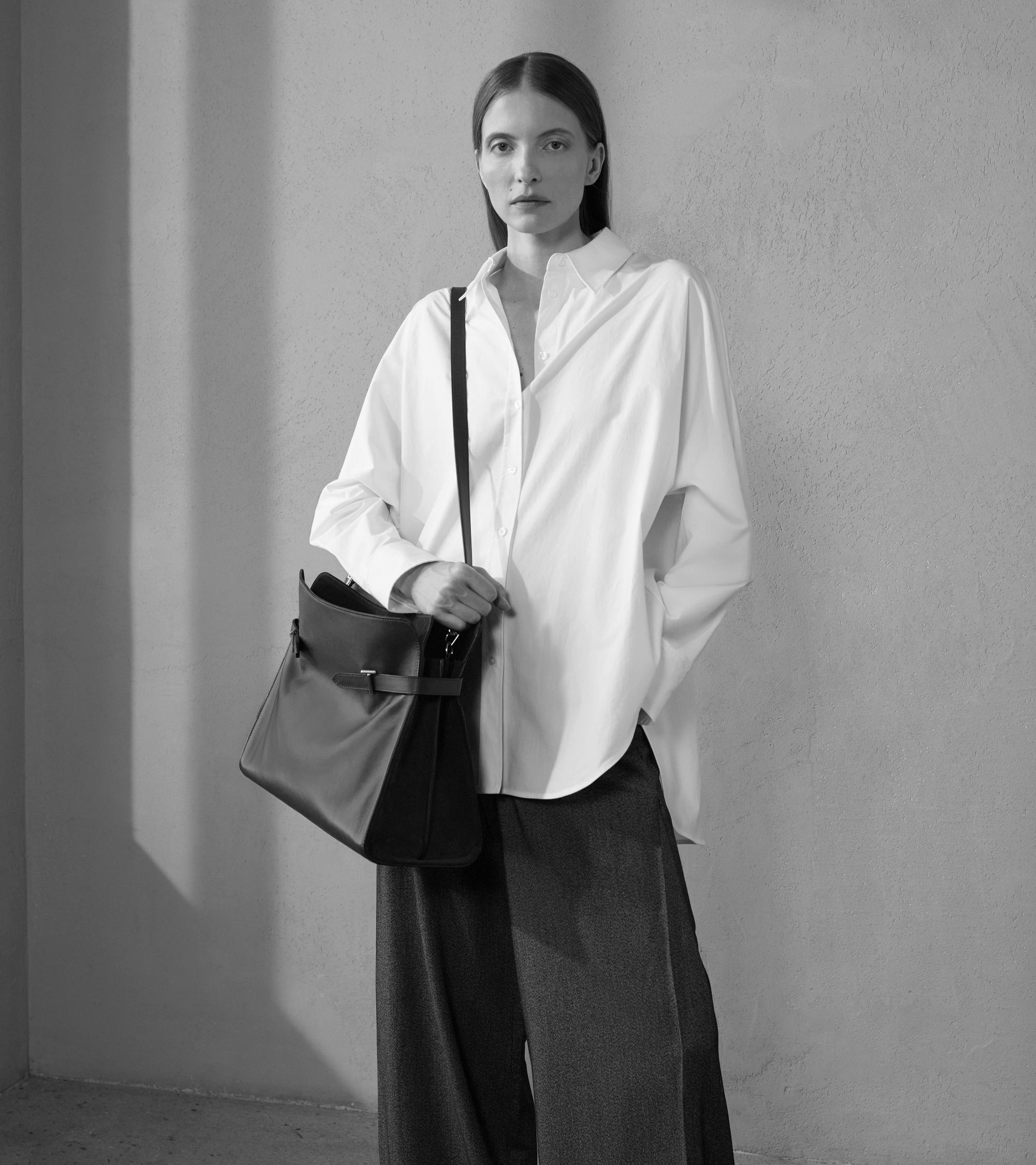 Maxi-Handtasche Emie aus Glatt- und Nubukleder