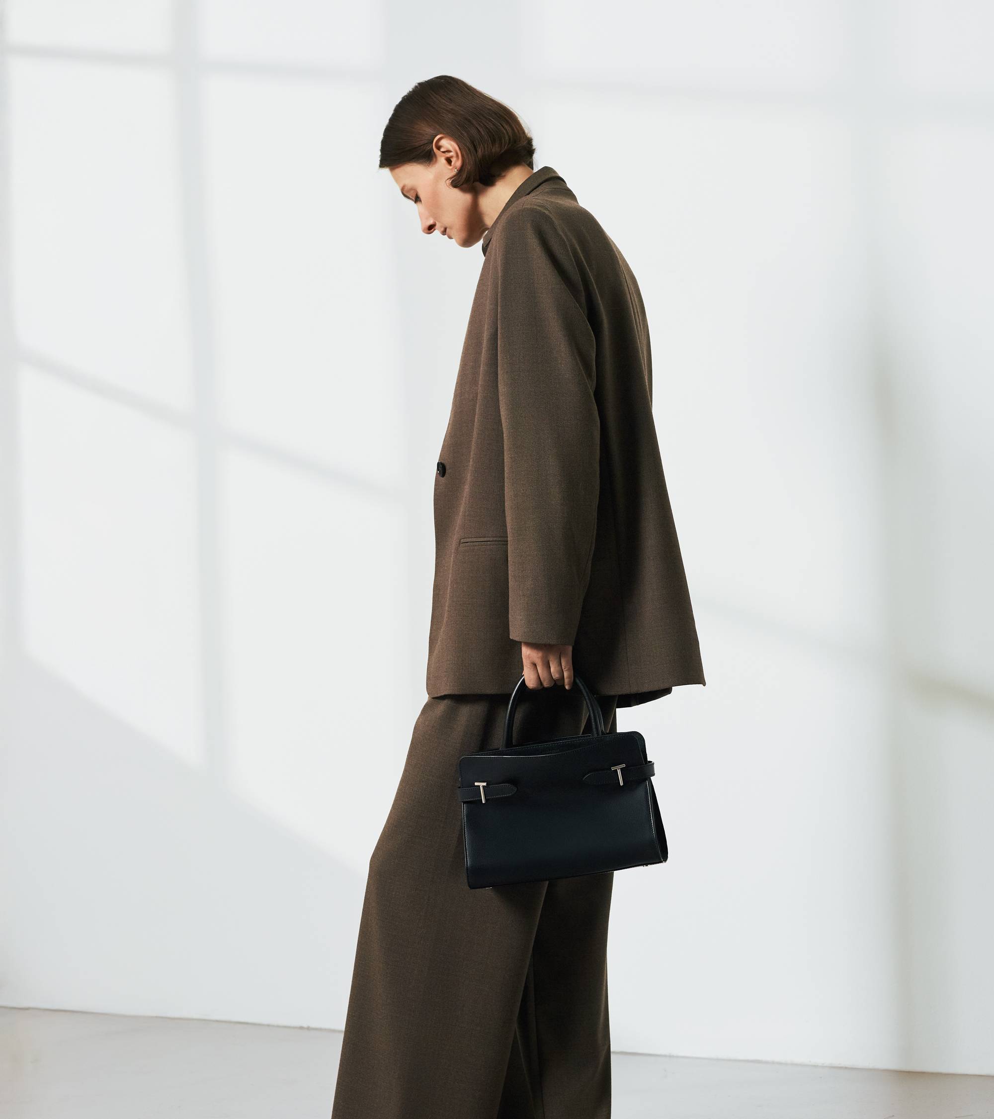 Mittelgroße Handtasche Emie aus Glattleder und nubuk