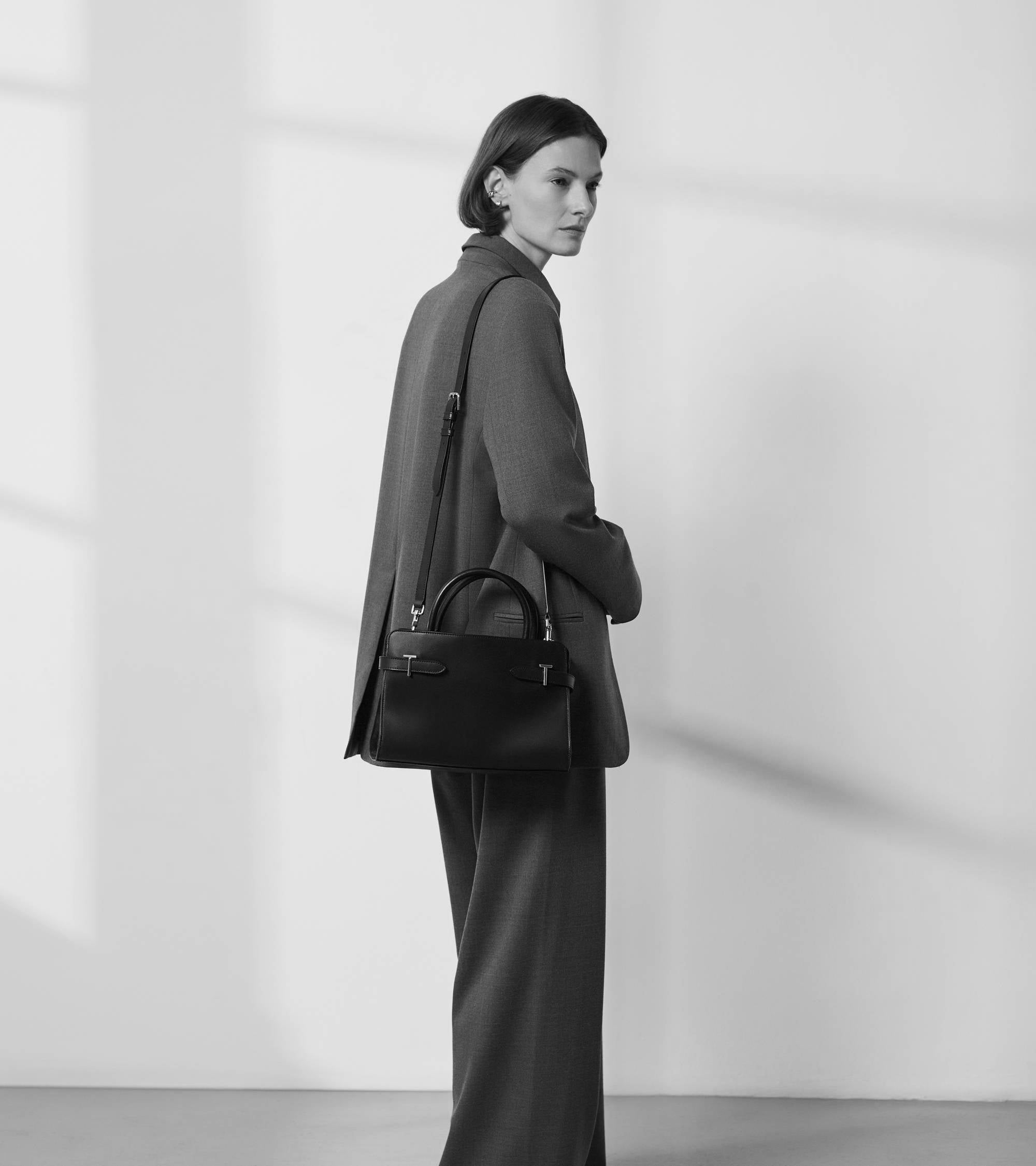 Mittelgroße Handtasche Emie aus Glatt- und Nubukleder