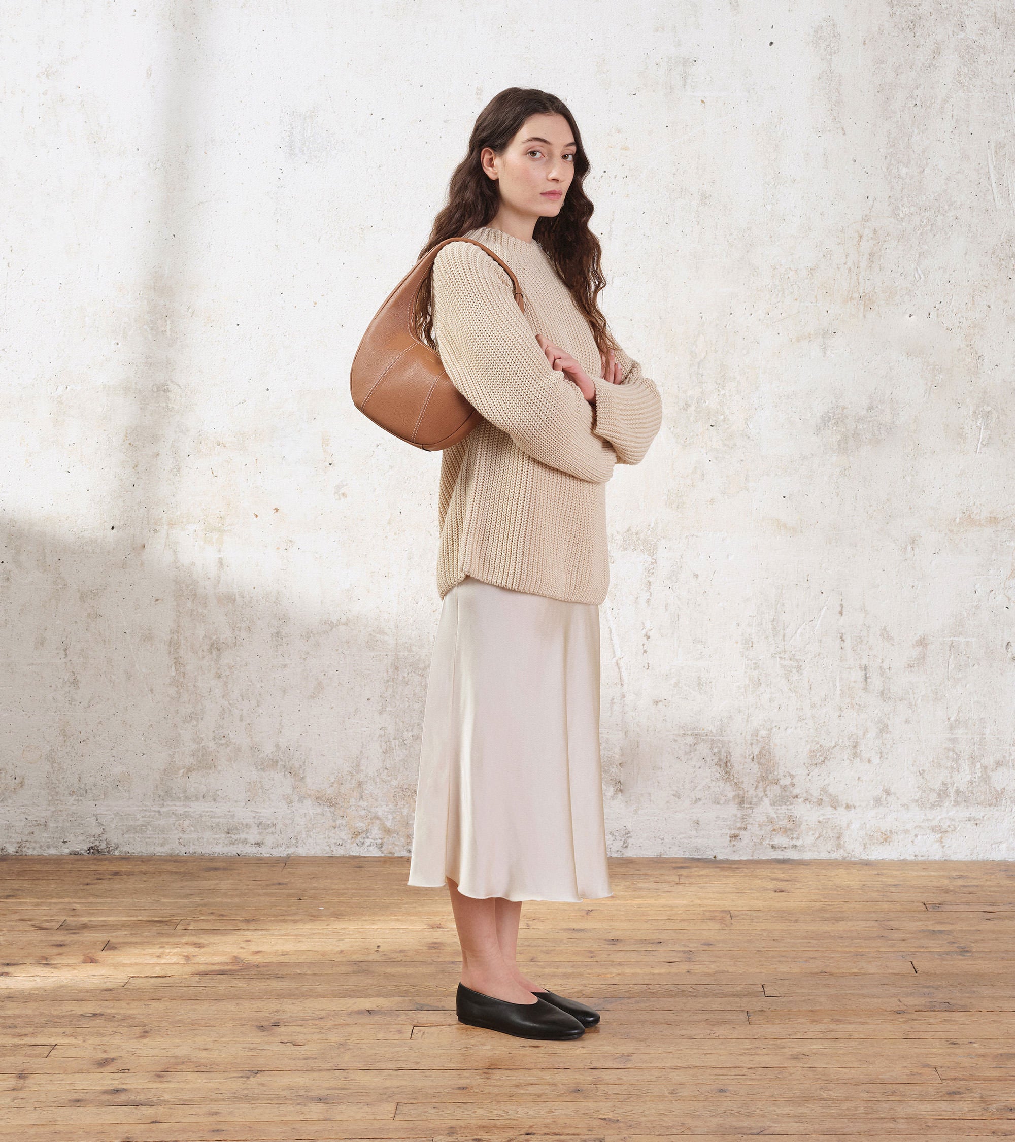 Mittelgroße Hobo-Tasche Modell Juliette aus genarbtem Leder