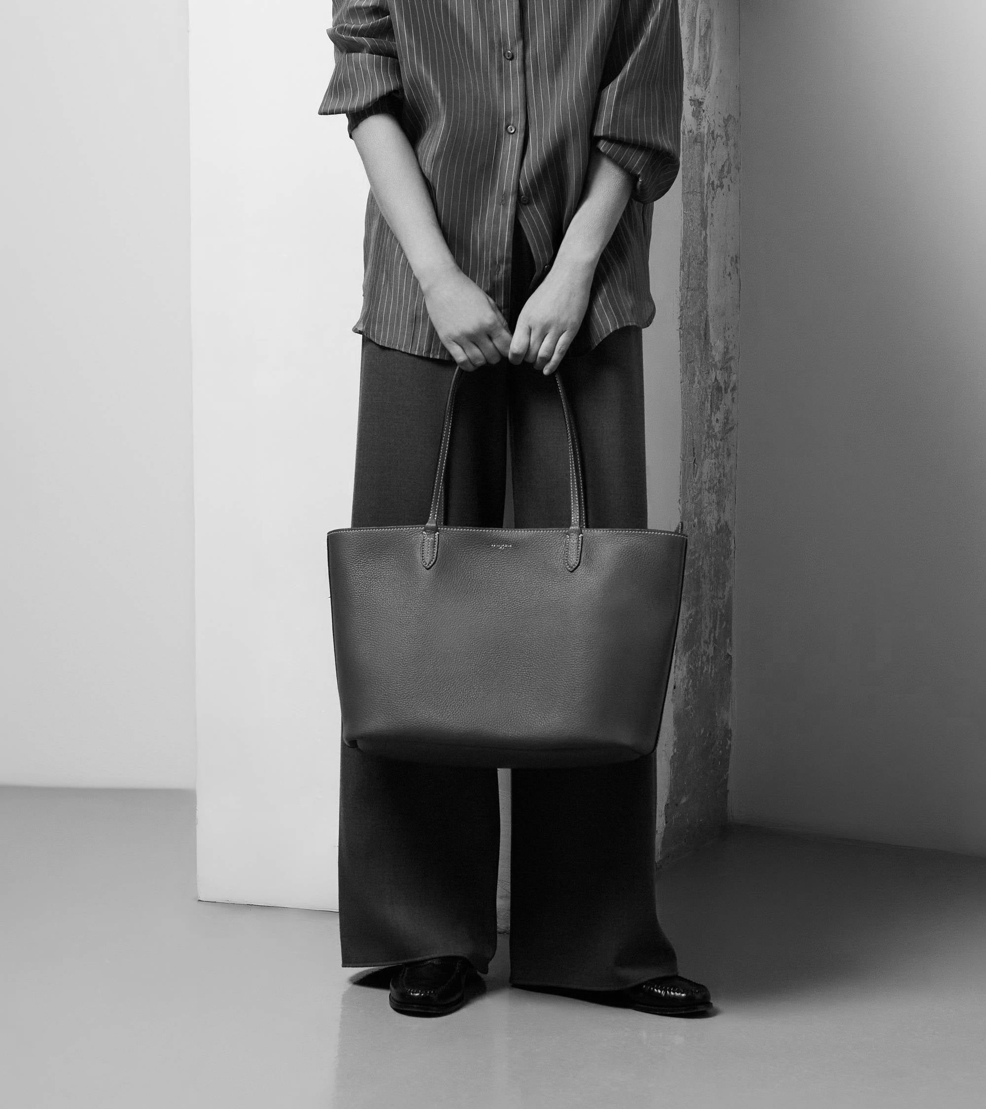 Louise large tote in grained leather
