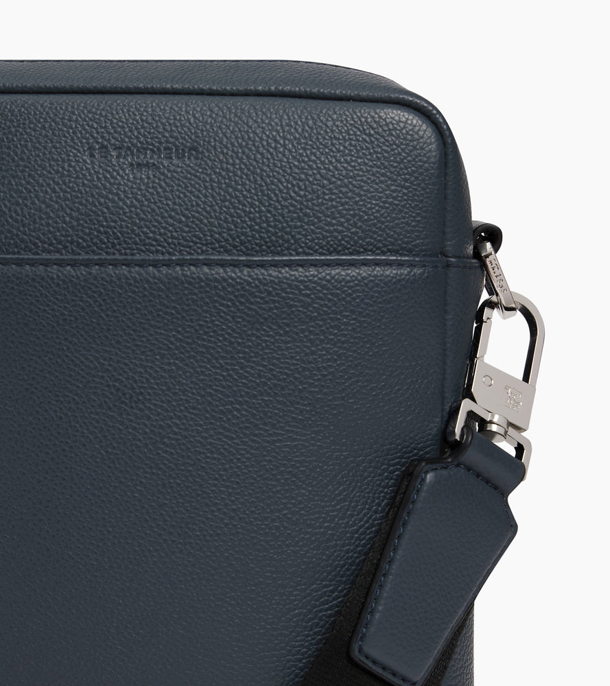 Kleine Umhängetasche Marceau aus genarbtem Leder mit Reißverschluss
