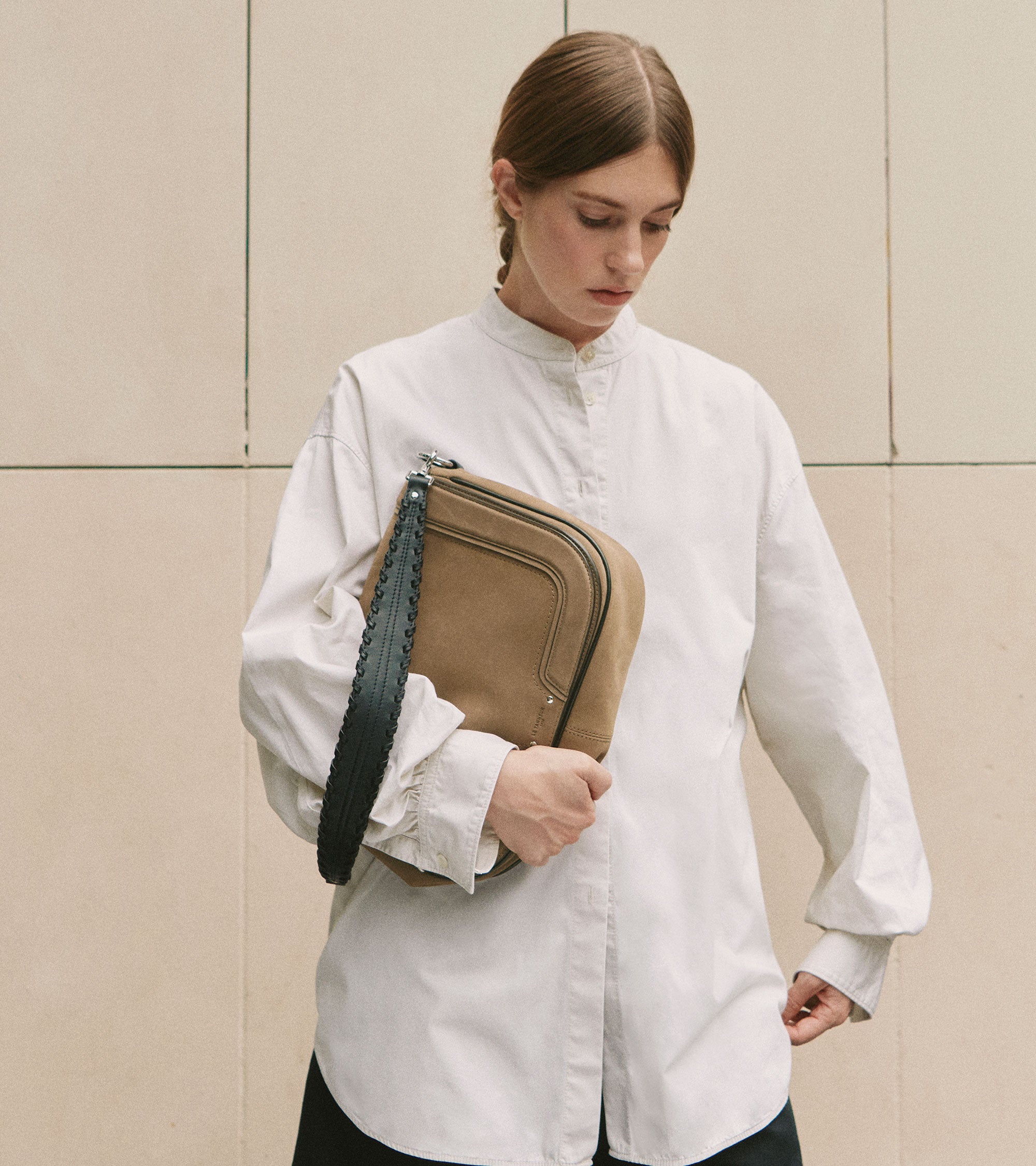 Große Umhängetasche Ella aus Glattleder und Nubukleder