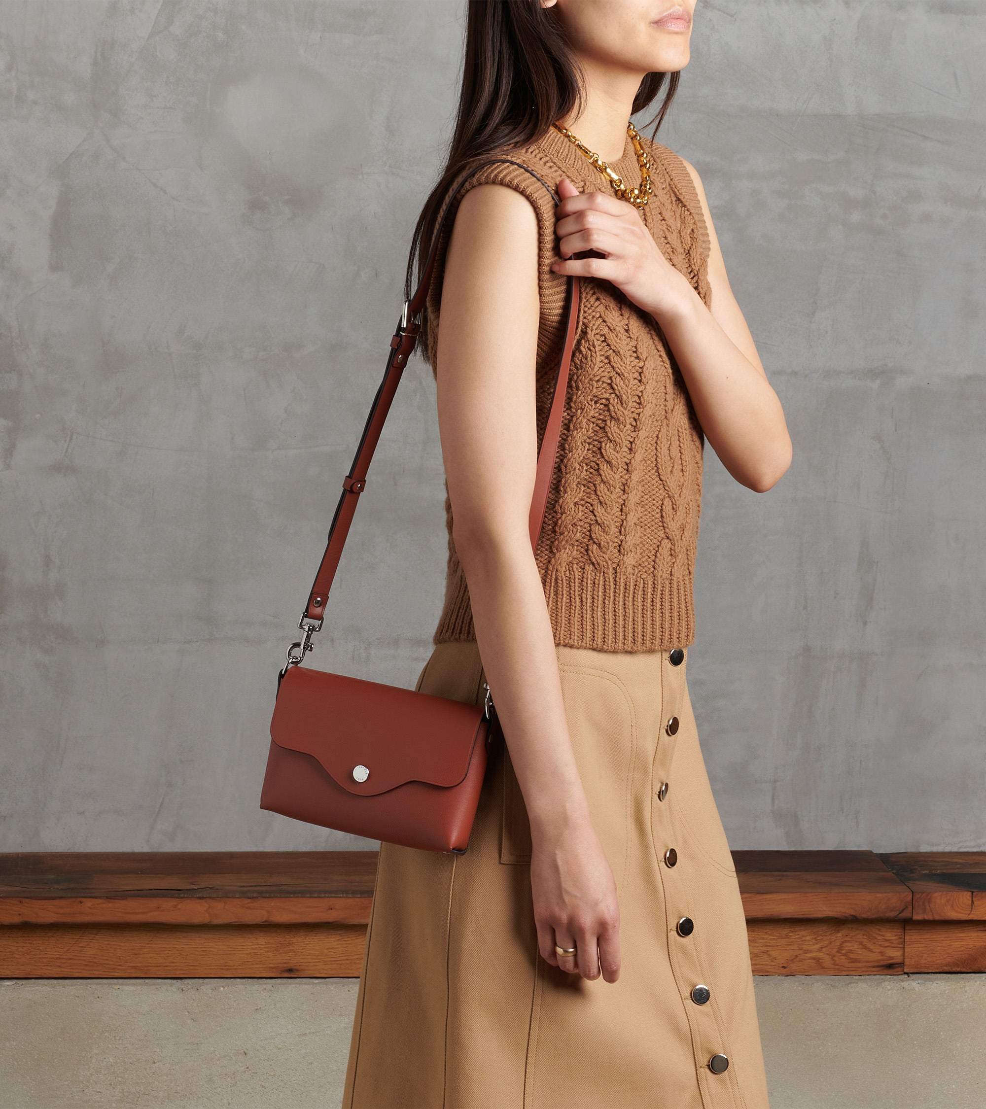 Kleine Handtasche Sans Couture aus Glattleder mit Klappe und abnehmbarem Tragriemen