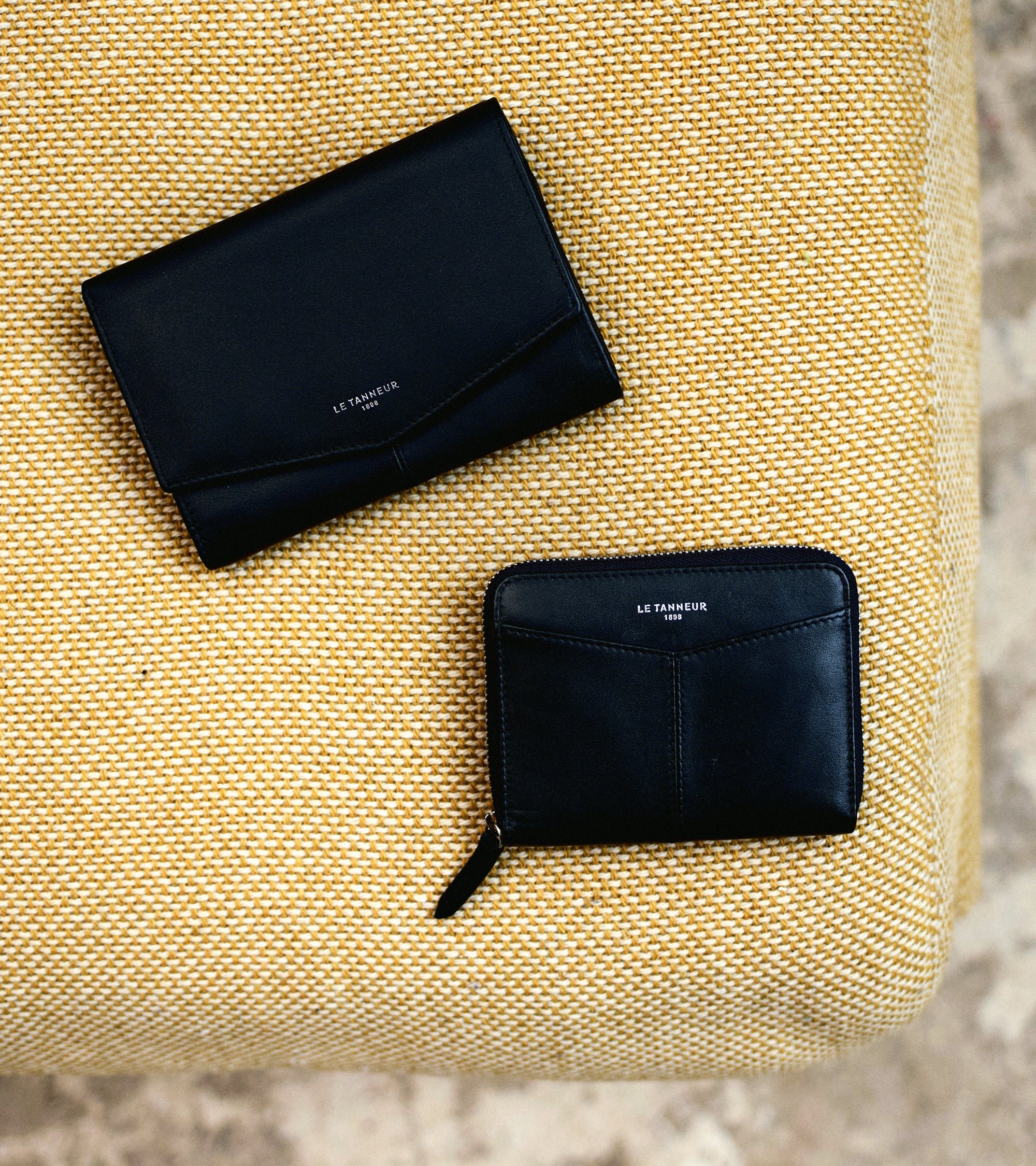 Medium Charlotte wallet in smooth leather