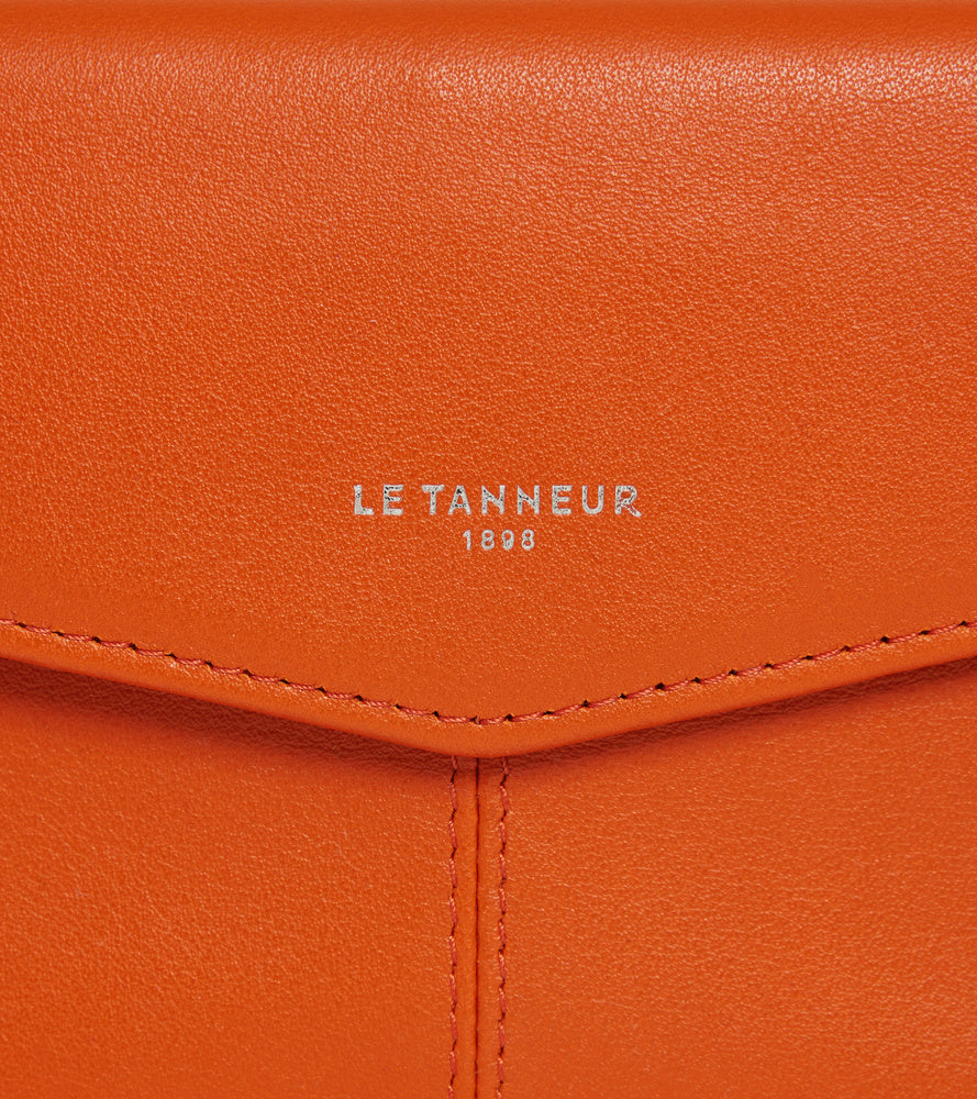 Medium envelope pouch Charlotte in smooth leather