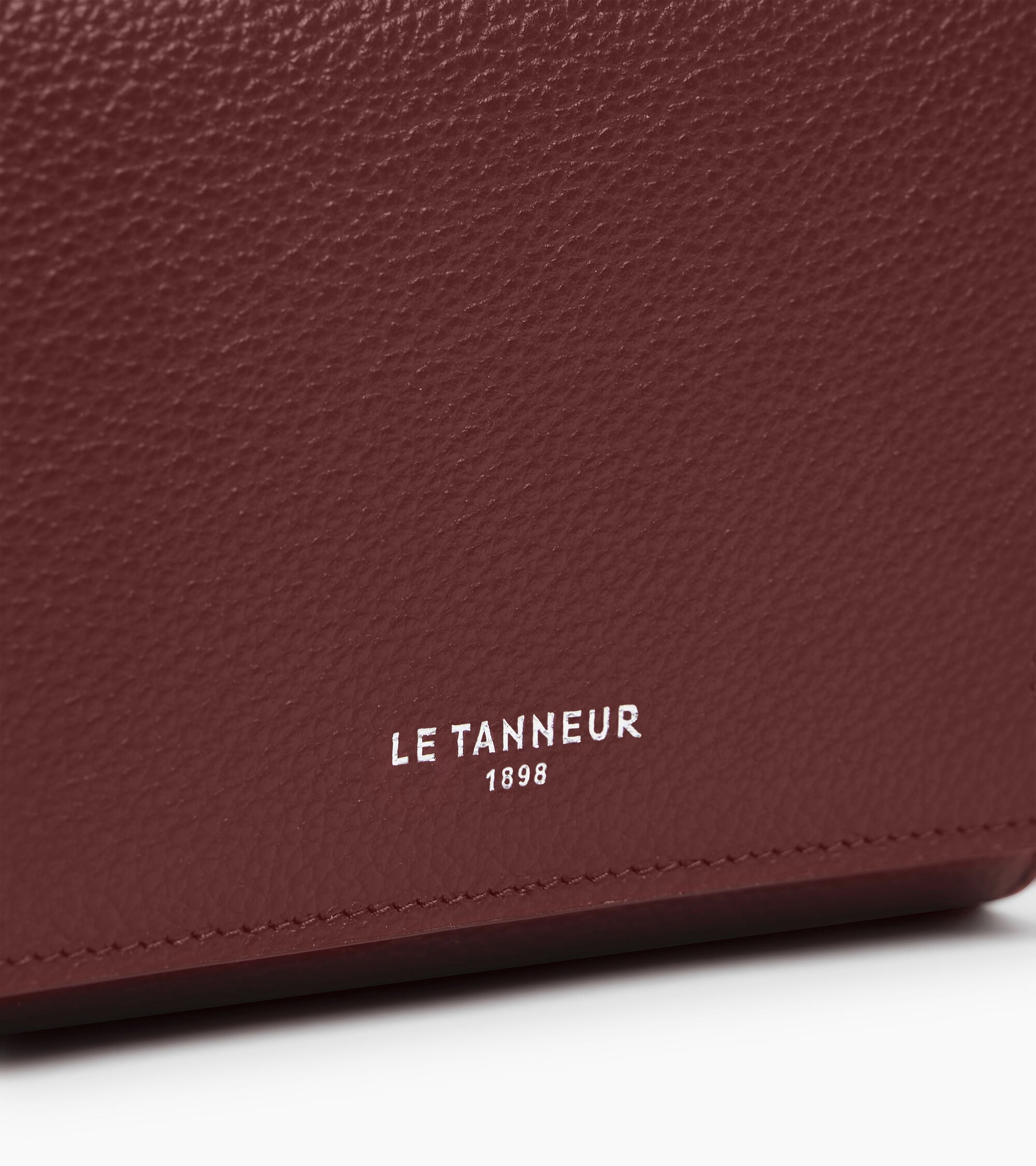Cartera pequeña con solapa Louison de piel granulada