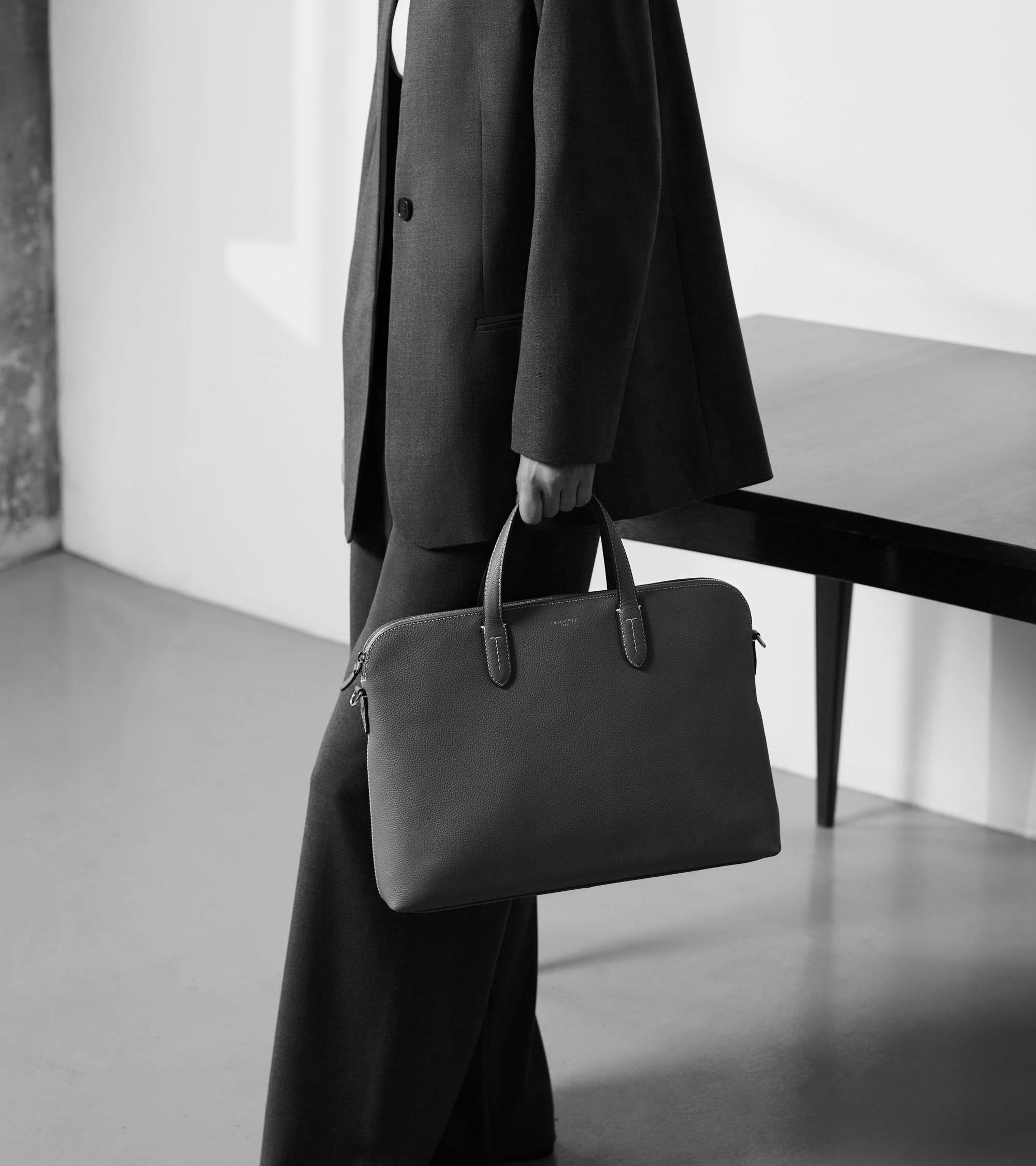 Aktentasche Sophie 15 Zoll aus genarbtem Leder mit 1 Faltfach